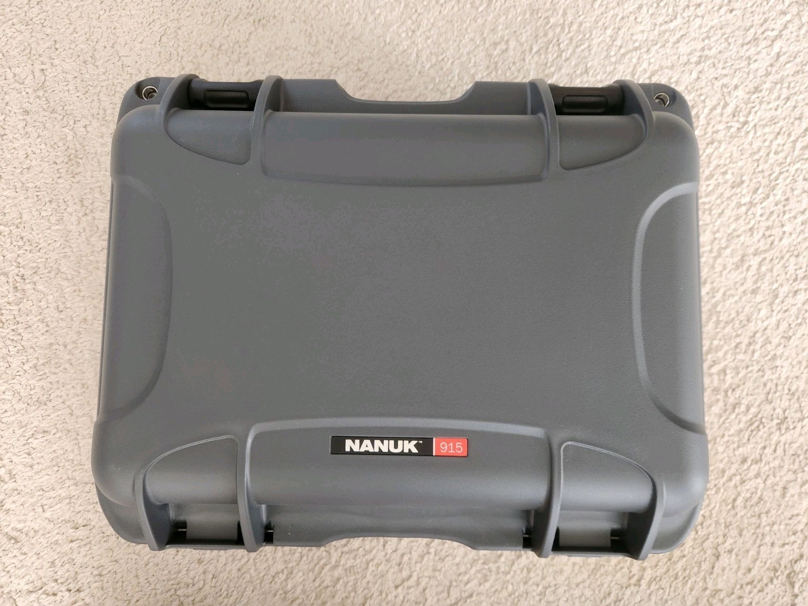 NANUK 915 Hard Case Waterproof with Foam Insert GRAPHITE dark gray NANUK 915 Hard Case Waterproof with Foam Insert GRAPHITE dark gray