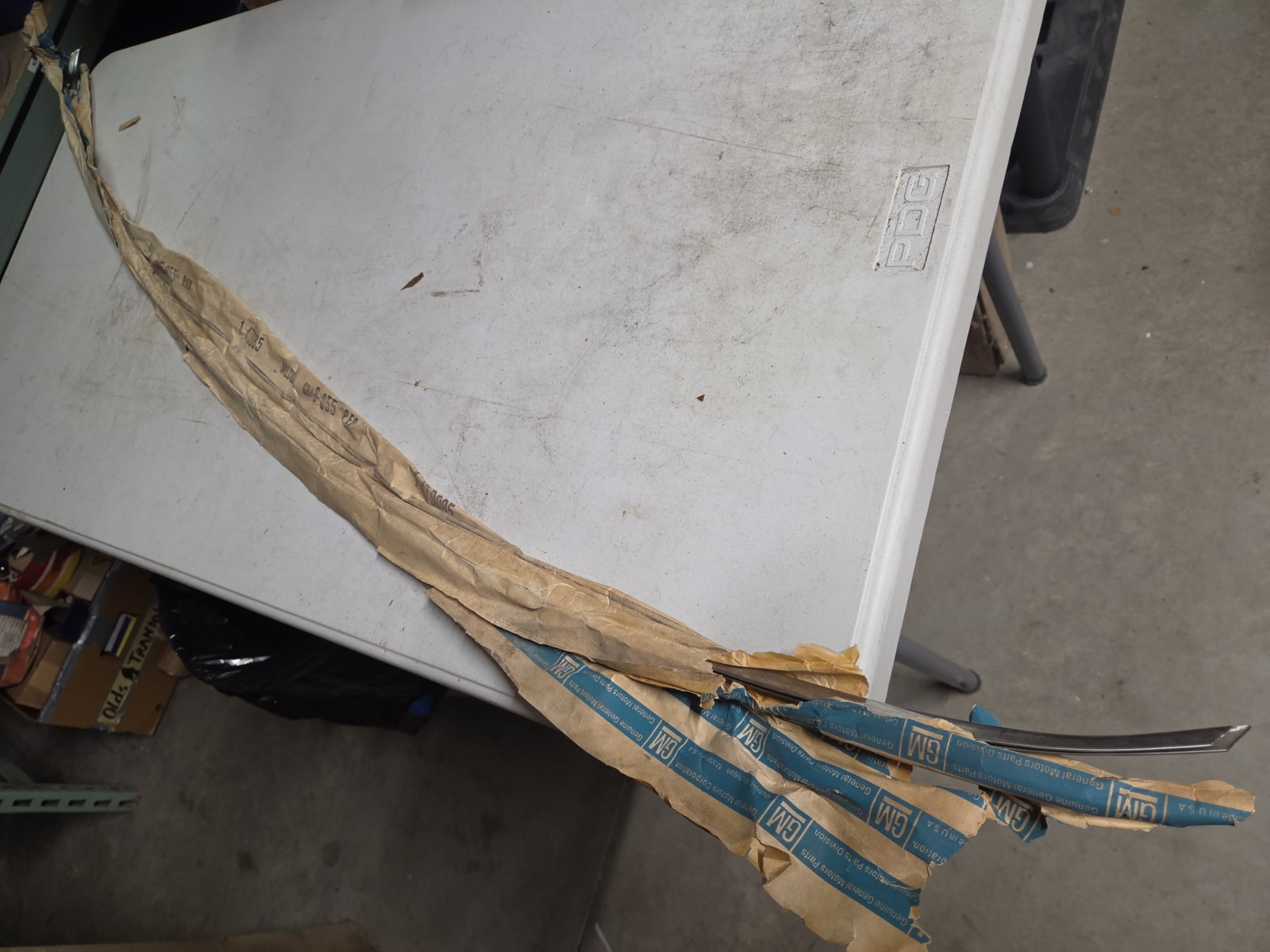 NOS GM 479085 Hood Lip Trim