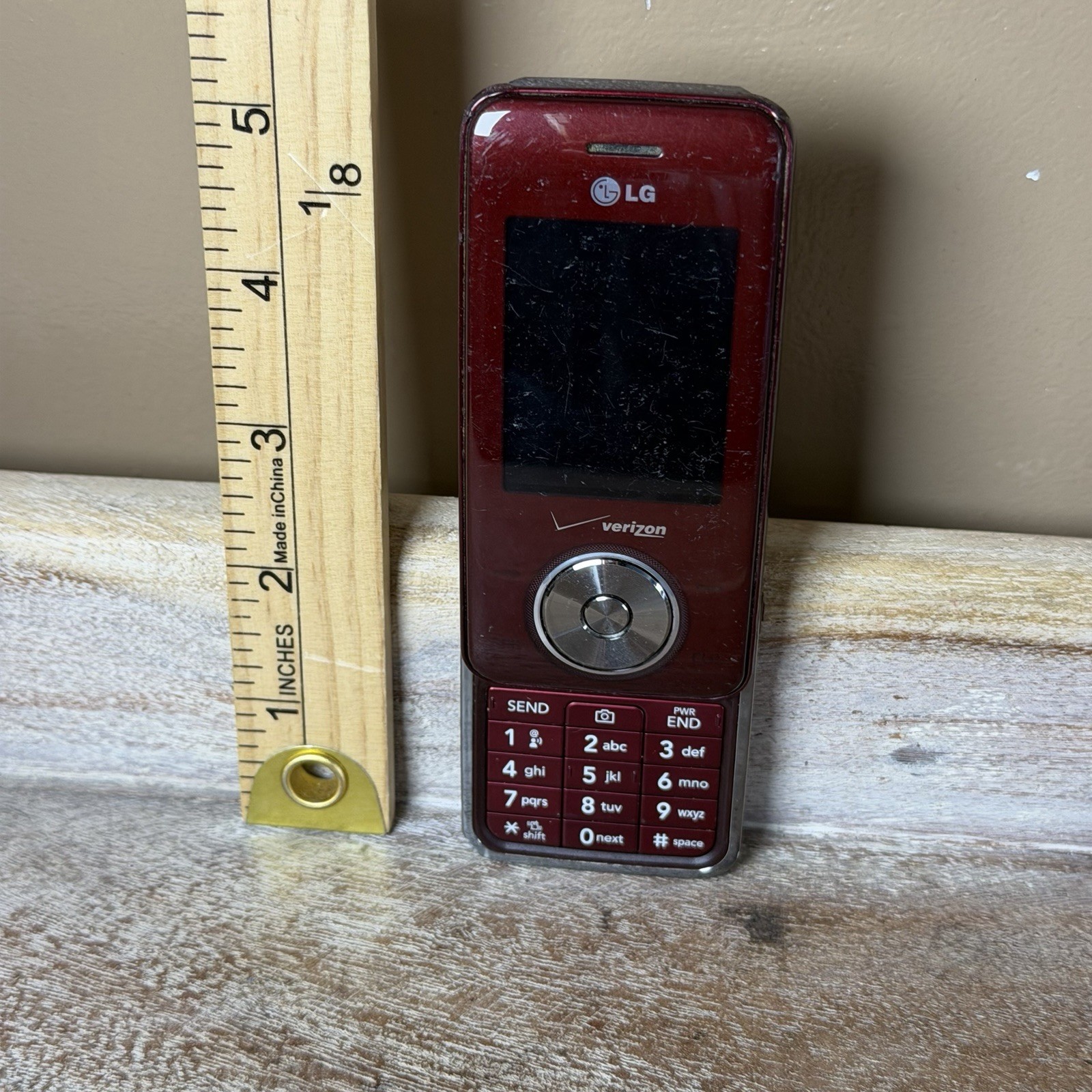 LG enV3 - 256 MB - Maroon Phone LG enV3 - 256 MB - Maroon Phone