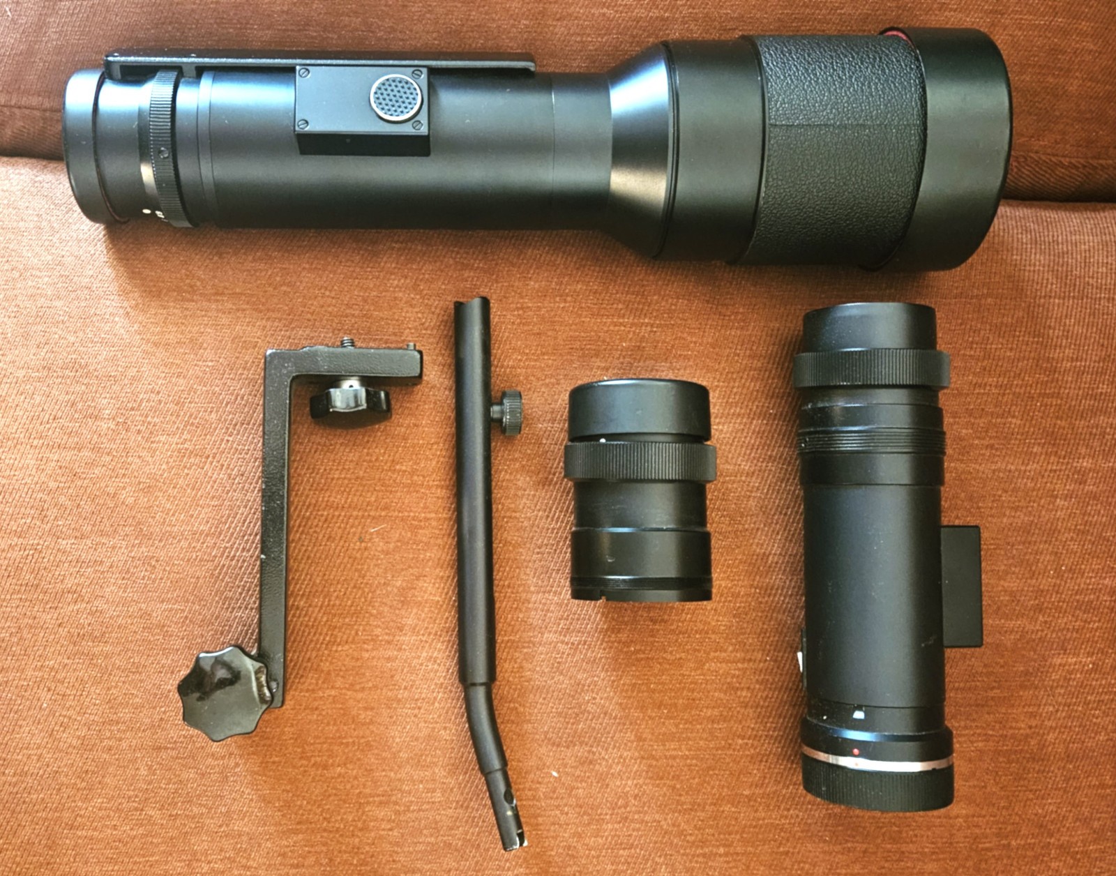 Leitz Telyt 560mm f/6.8 Lens with Extension, No Scratches, Clear Optics Leitz Telyt 560mm f/6.8 Lens with Extension, No Scratches, Clear Optics