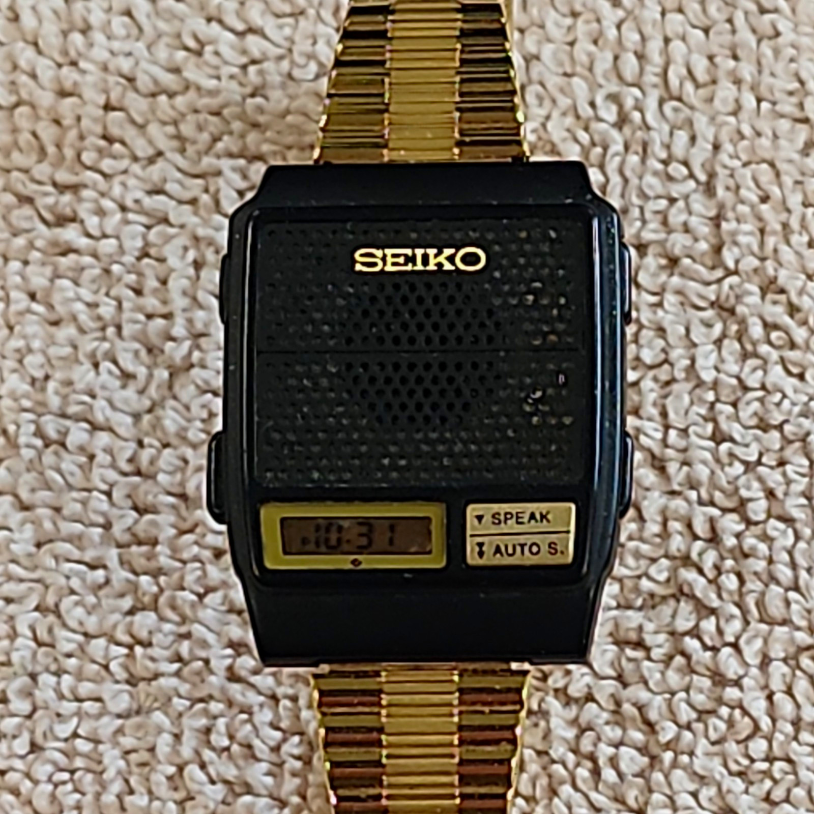 Seiko Speaking Vintage 1980s Quartz Digital Alarm Black/Gold Bracelet 36-39mm Seiko Speaking Vintage 1980s Quartz Digital Alarm Black/Gold Bracelet 36-39mm