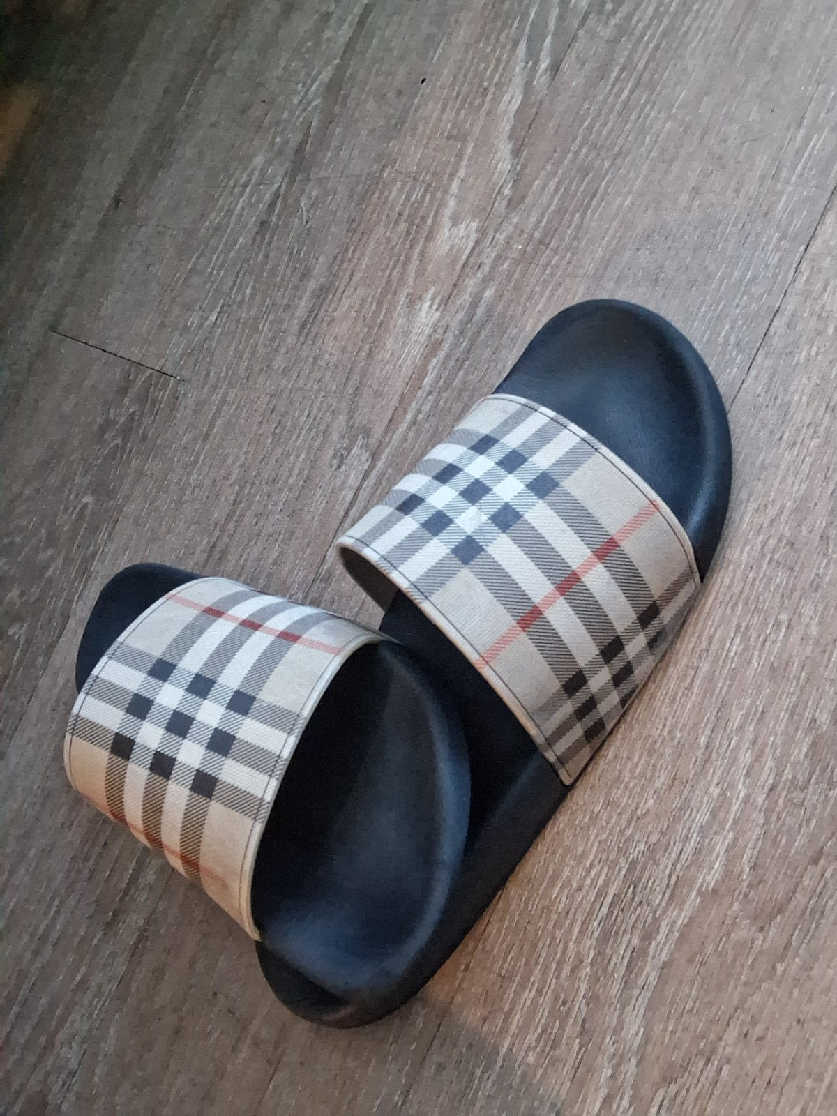 Men\'s Worn Burberry Vintage Check Slide Sandal Beige US 10/EU 43 Men\'s Worn Burberry Vintage Check Slide Sandal Beige US 10/EU 43