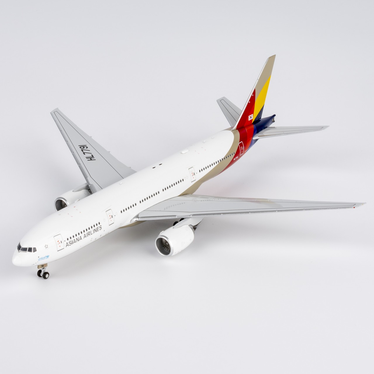 1:400 NGmodels Asiana Boeing 777-200ER Passenger Airplane Diecast Plane Model