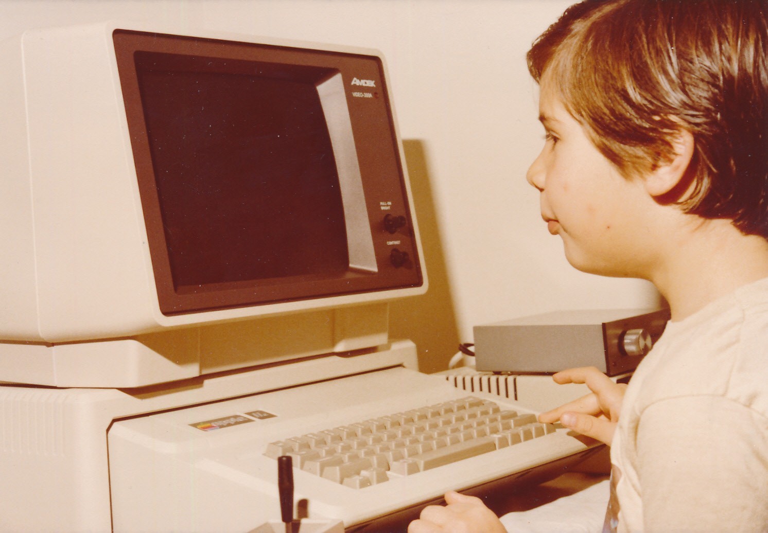 Apple IIe Vintage Computer Photo Snaphot 3x5 S24-1 Apple IIe Vintage Computer Photo Snaphot 3x5 S24-1