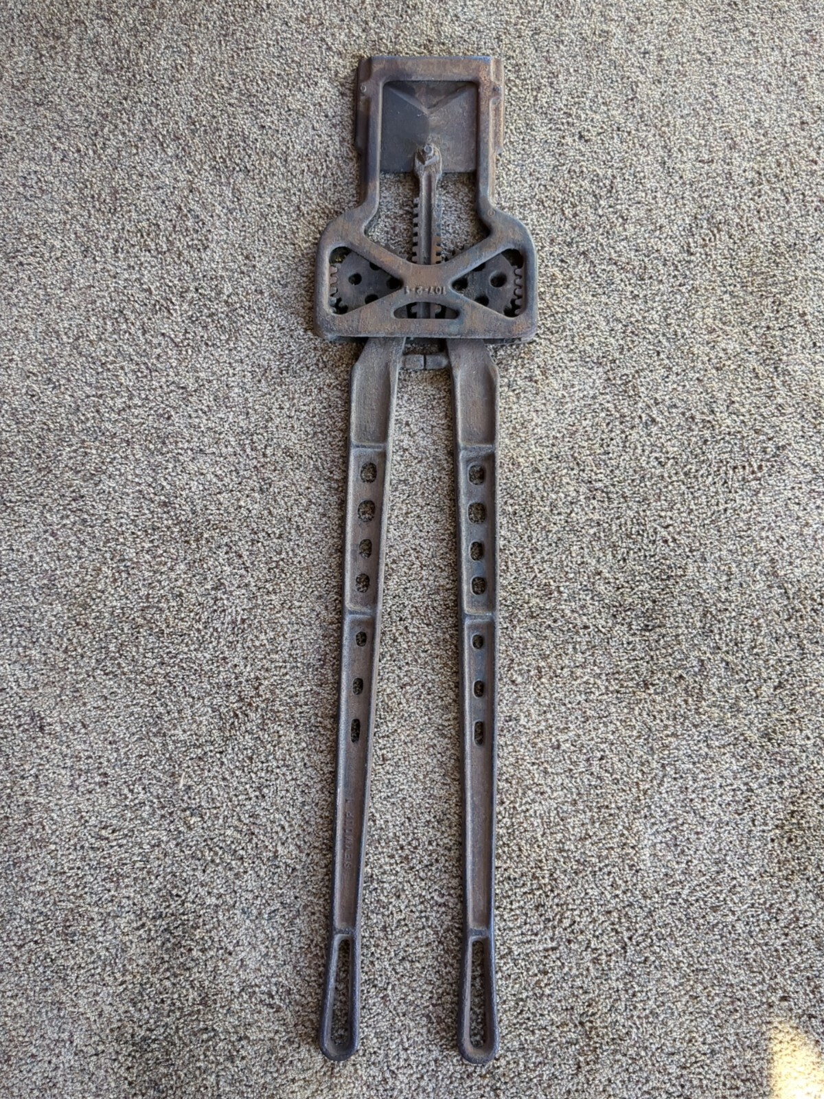 Vintage Seymour 1, 107-2-1, Cattle Dehorner, 36\