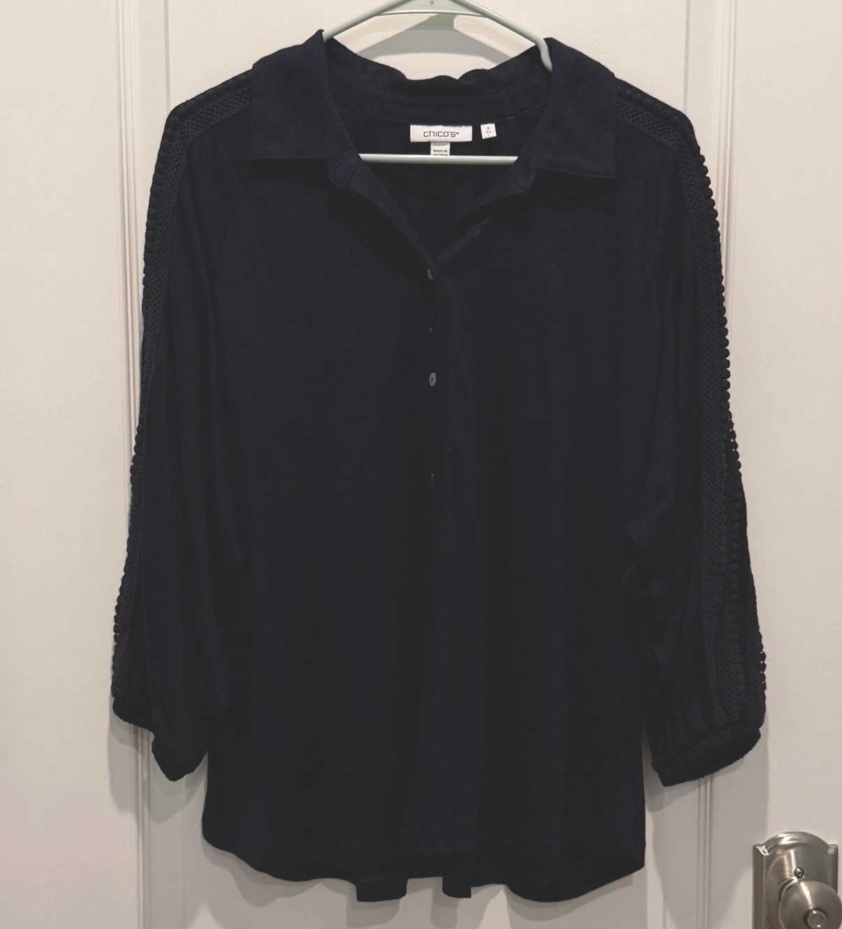 Chico\'s Women\'s Navy Blue Collared Tunic Top Decorated Sleeves Linen Size L 2 Chico\'s Women\'s Navy Blue Collared Tunic Top Decorated Sleeves Linen Size L 2