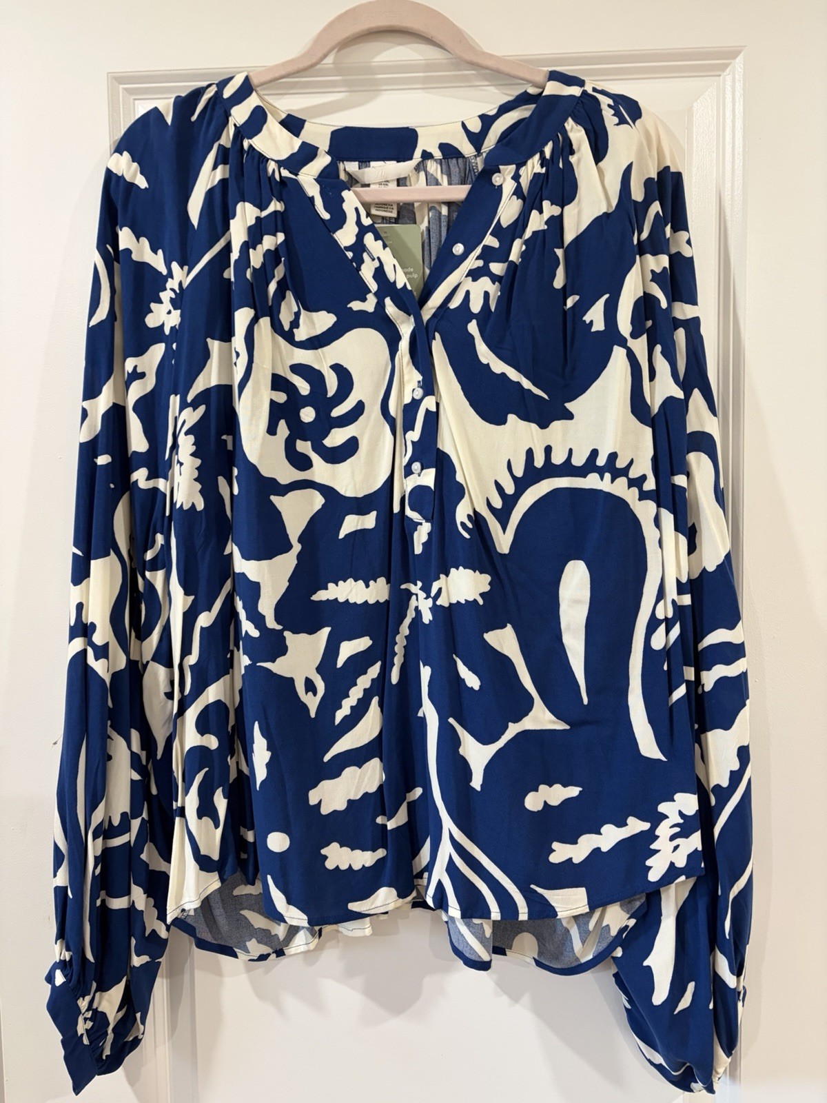 H&M NWT Women’s Blue Floral Blouse XXL