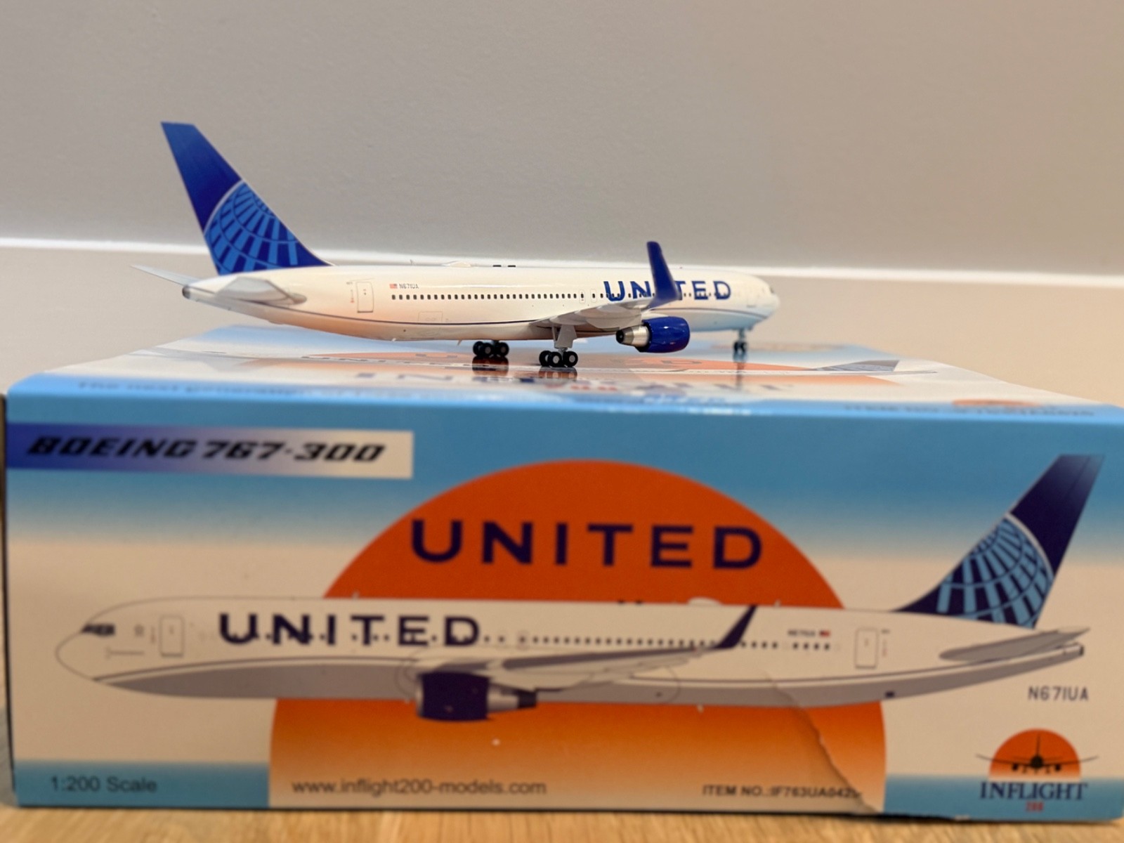 Inflight200 1:200 United Airlines 767-300ER N67IUA *RARE* Inflight200 1:200 United Airlines 767-300ER N67IUA *RARE*