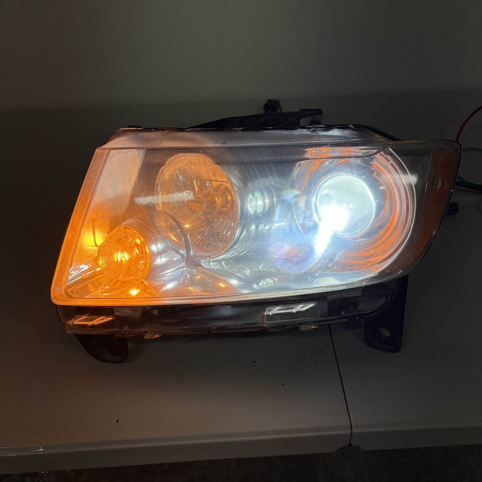2011-2013 Jeep Grand Cherokee LH Xenon HID Headlight OEM 55079381AE Tested