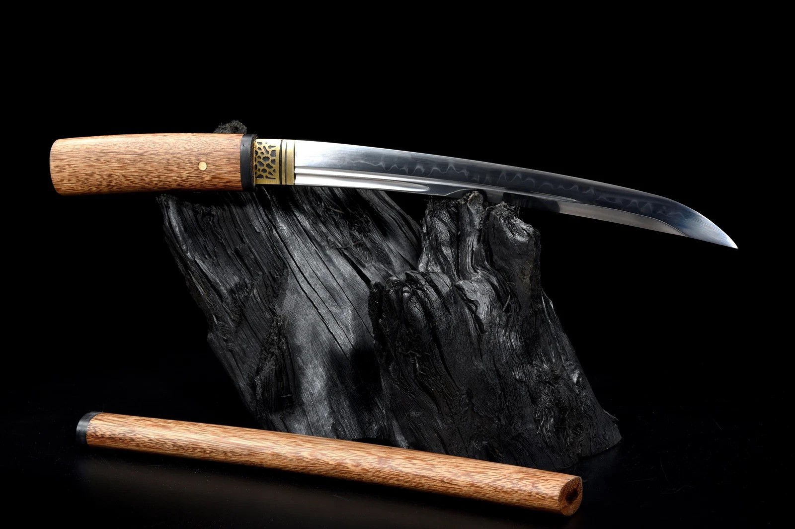 Japanese Tanto (short Katana) clay-tempered Hamon, Samurai Sword Wakizashi Japanese Tanto (short Katana) clay-tempered Hamon, Samurai Sword Wakizashi