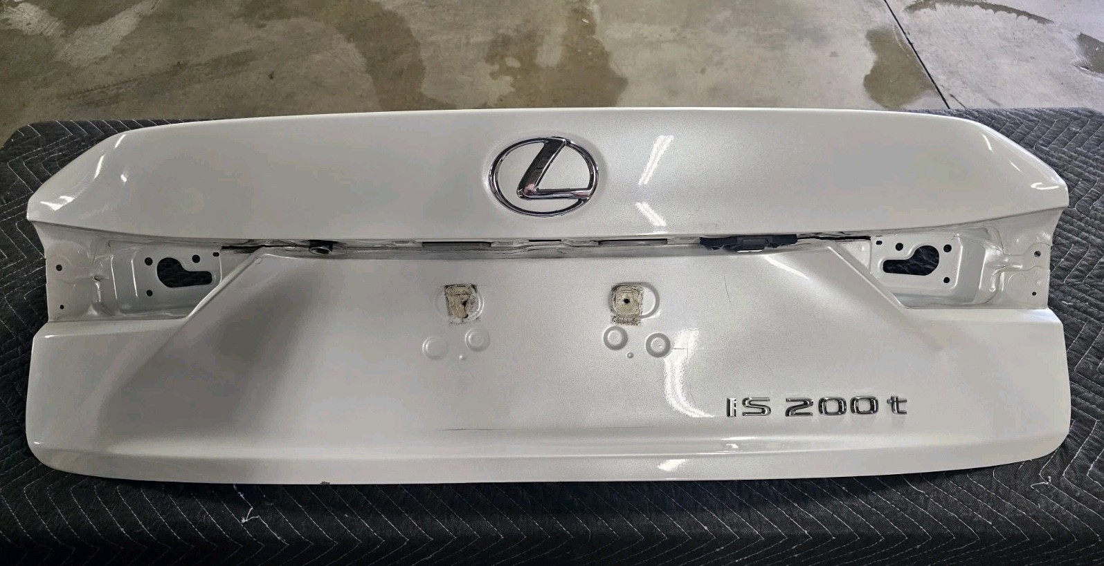 2014-20 Lexus IS200t Genuine Trunk Lid w/Rear View Camera (NO SHIPPING)