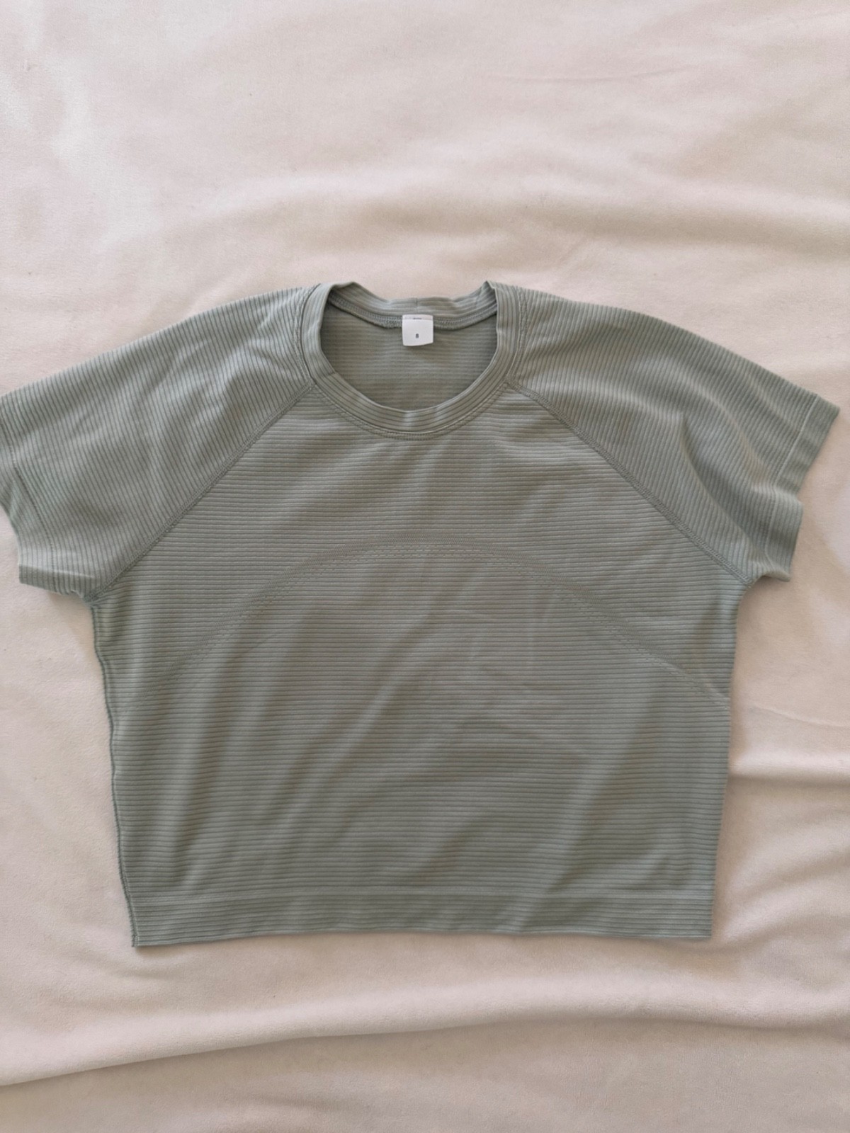 Lululemon Swiftly tech cropped size 8 Lululemon Swiftly tech cropped size 8