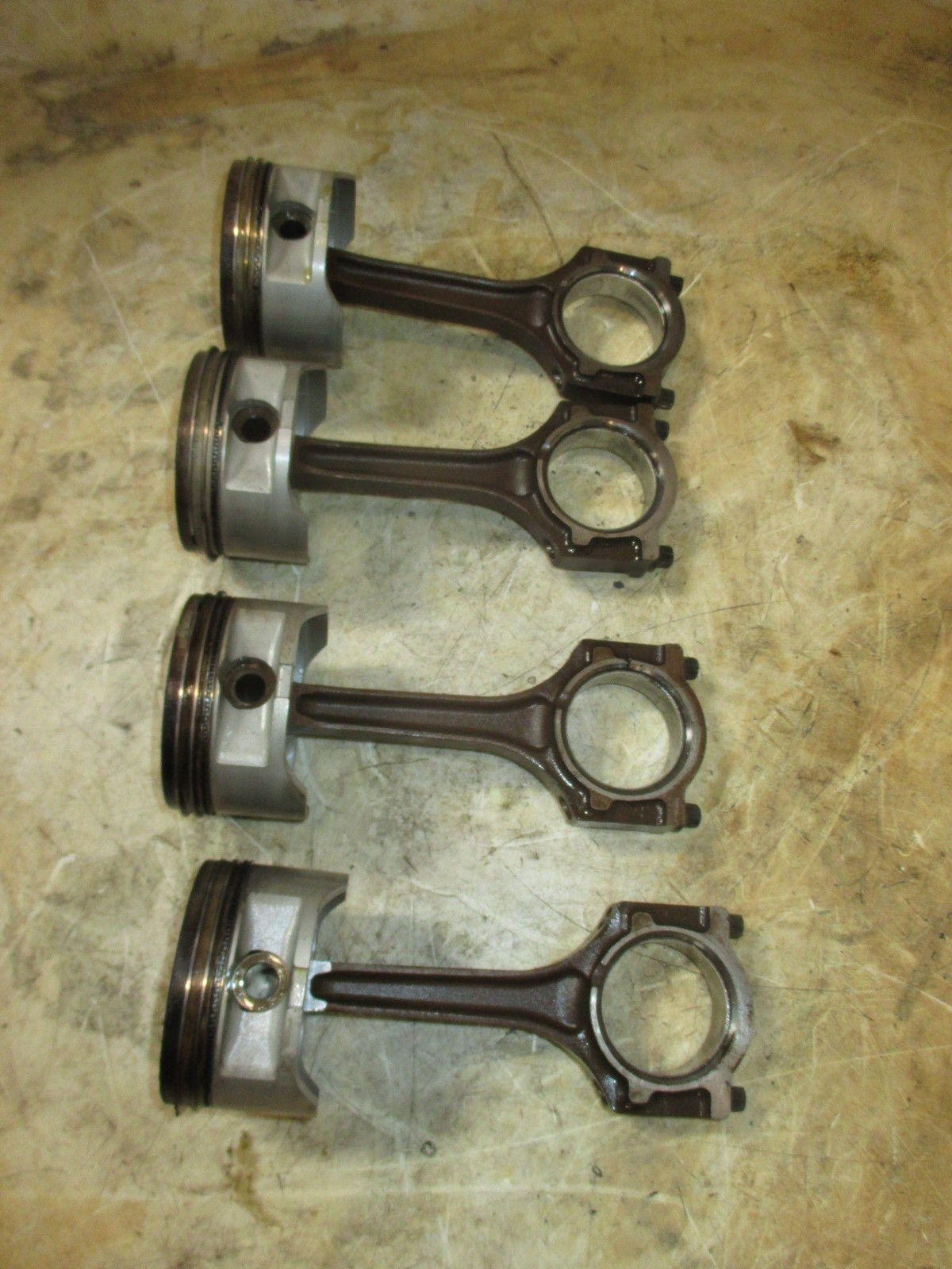 Yamaha Mercury 90hp 4 stroke outboard piston and rod set 804104T1 Yamaha Mercury 90hp 4 stroke outboard piston and rod set 804104T1
