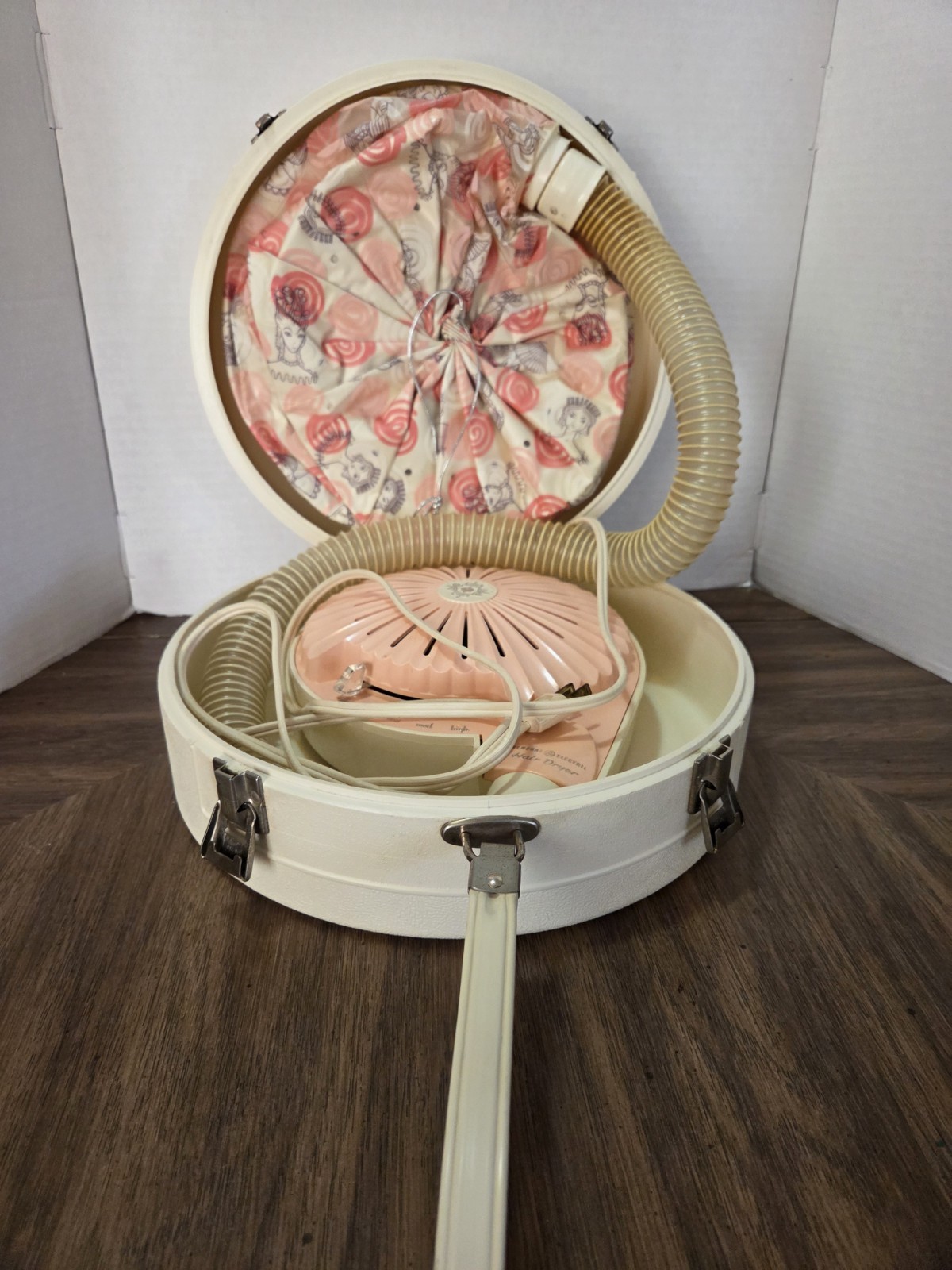 vintage pink General Electric portable bonnet hair dryer Beauty Supply 1970 Work vintage pink General Electric portable bonnet hair dryer Beauty Supply 1970 Work