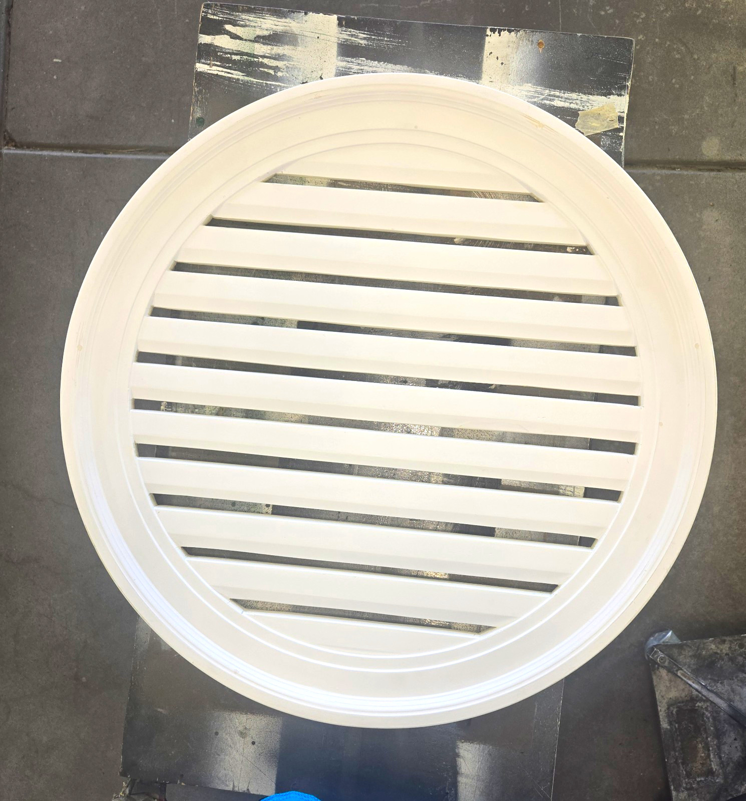 Round White Louvered Vent Cover Grille, Approx. 24 in Diameter. Ready To Paint. Round White Louvered Vent Cover Grille, Approx. 24 in Diameter. Ready To Paint.