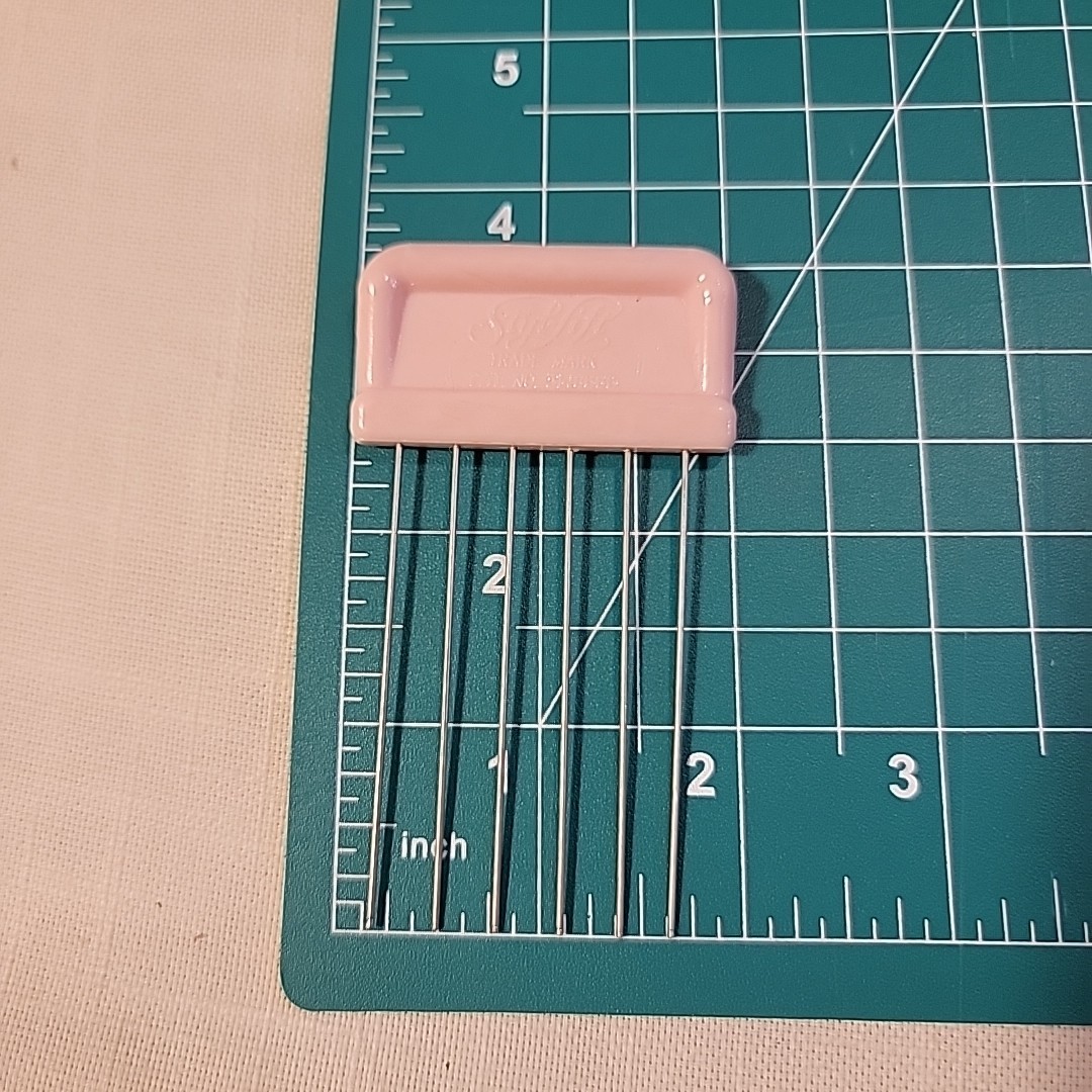 Vintage Styl-Lift Hair Pick Pic Comb Pink Plastic / Metal Vintage Styl-Lift Hair Pick Pic Comb Pink Plastic / Metal
