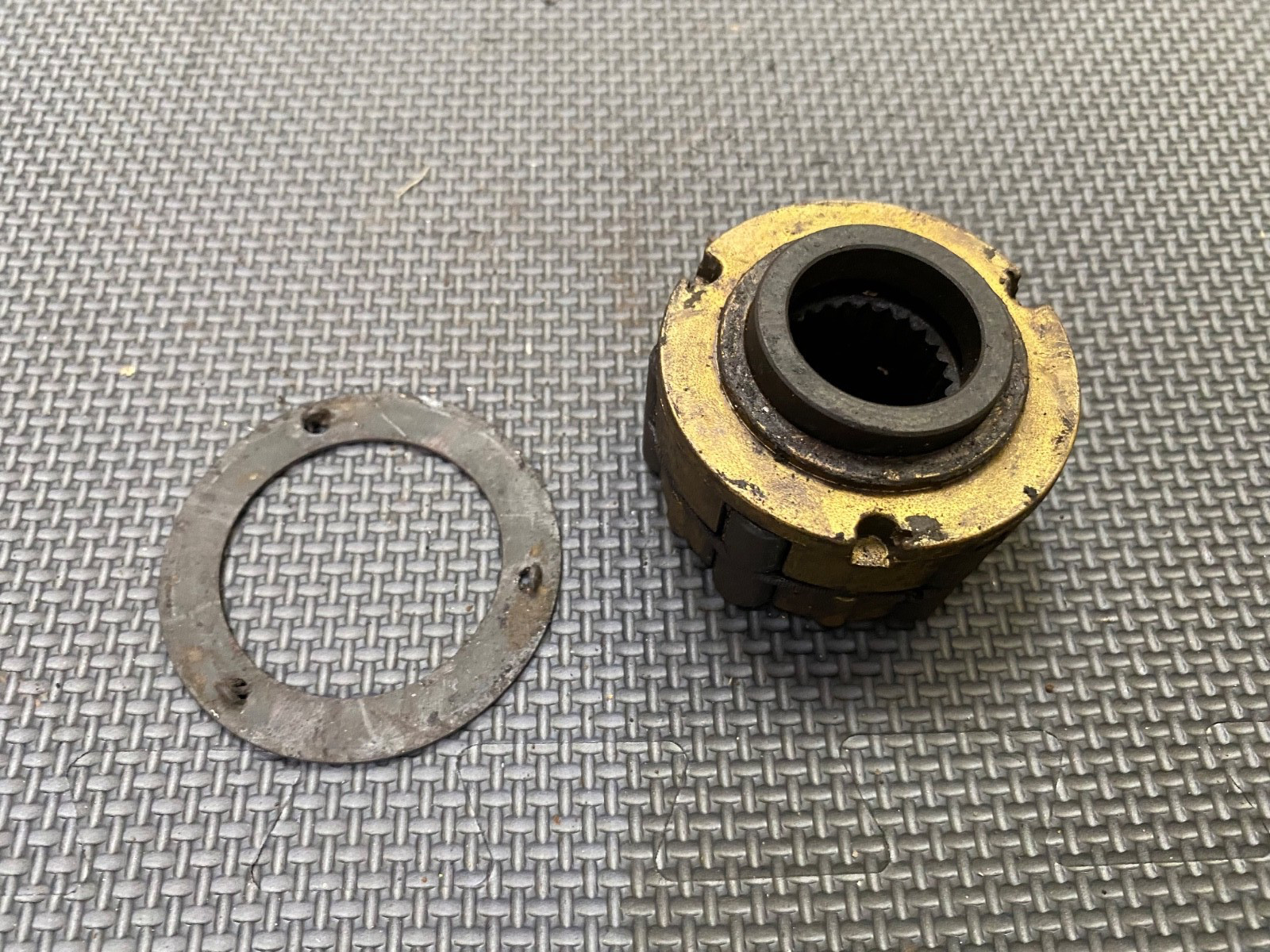 96 Polaris Xplorer 400 4x4 Hilliard Clutch 1520281 1995-1998 96 Polaris Xplorer 400 4x4 Hilliard Clutch 1520281 1995-1998