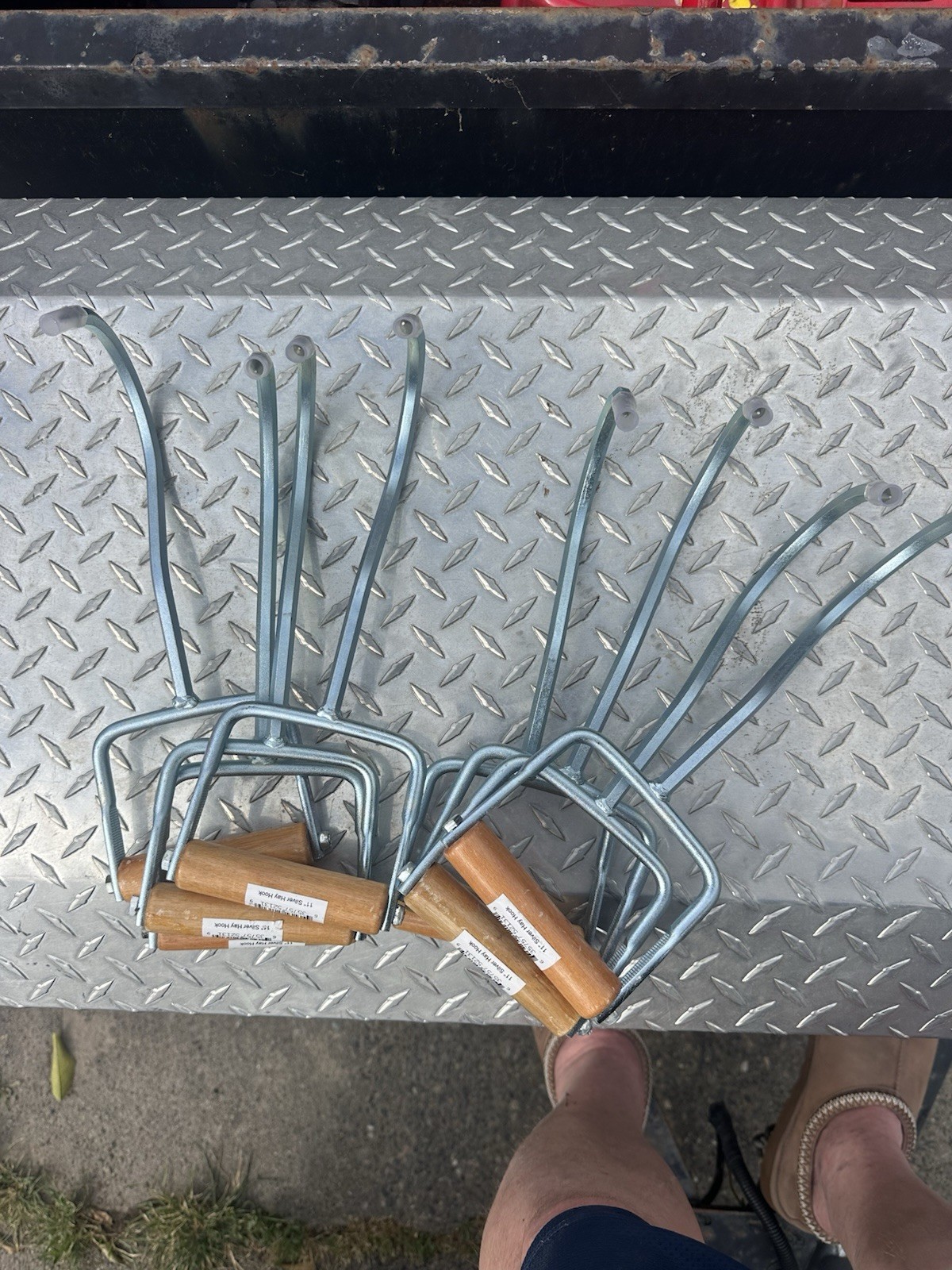 8 Pack Red Rooster Hay Hooks 11 Inch