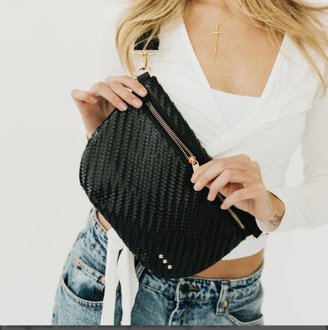 Pretty Simple Women\'s Diagonal Woven Vegan Leather Crossbody Bum Bag Pretty Simple Women\'s Diagonal Woven Vegan Leather Crossbody Bum Bag