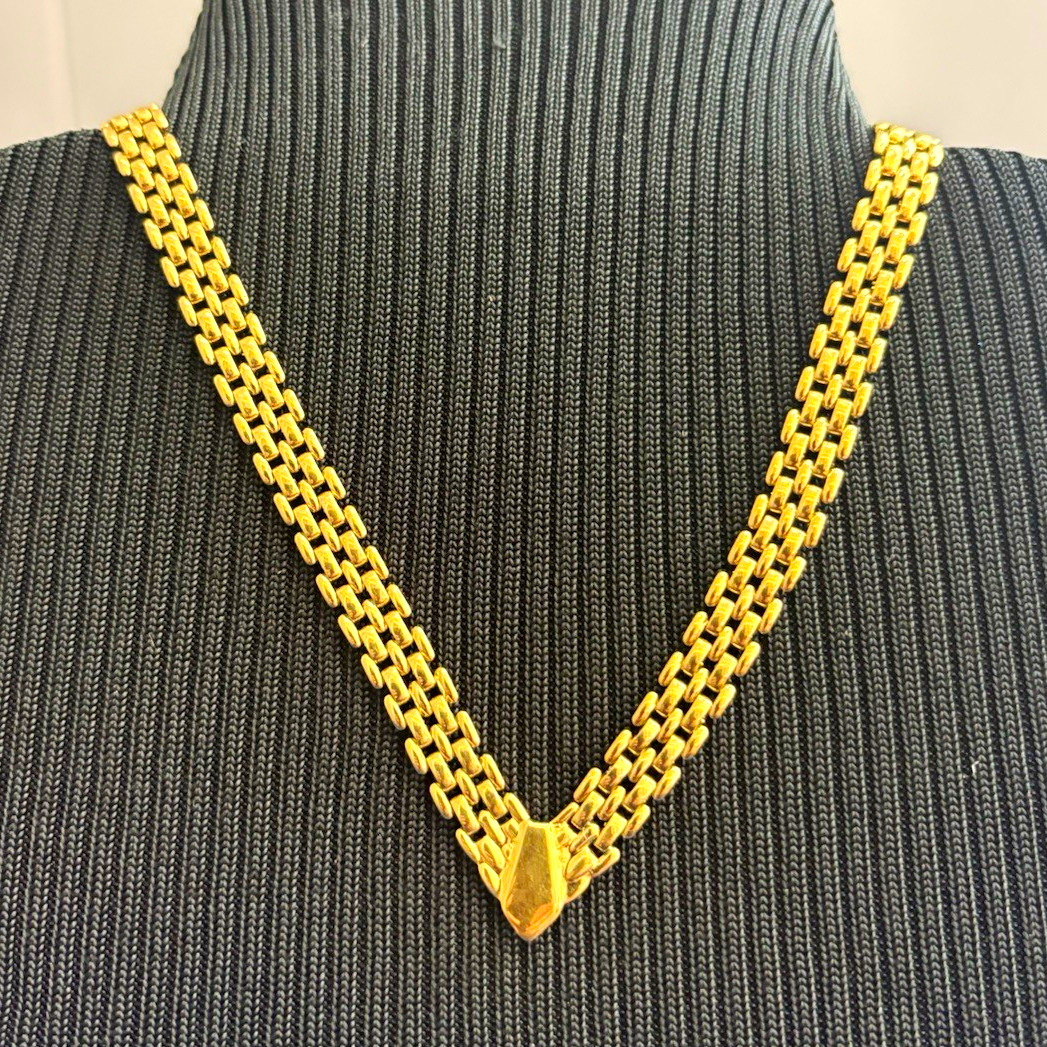 Gold Tone Metal Curb Link Chain Necklace with Clasp, No Stone Gold Tone Metal Curb Link Chain Necklace with Clasp, No Stone