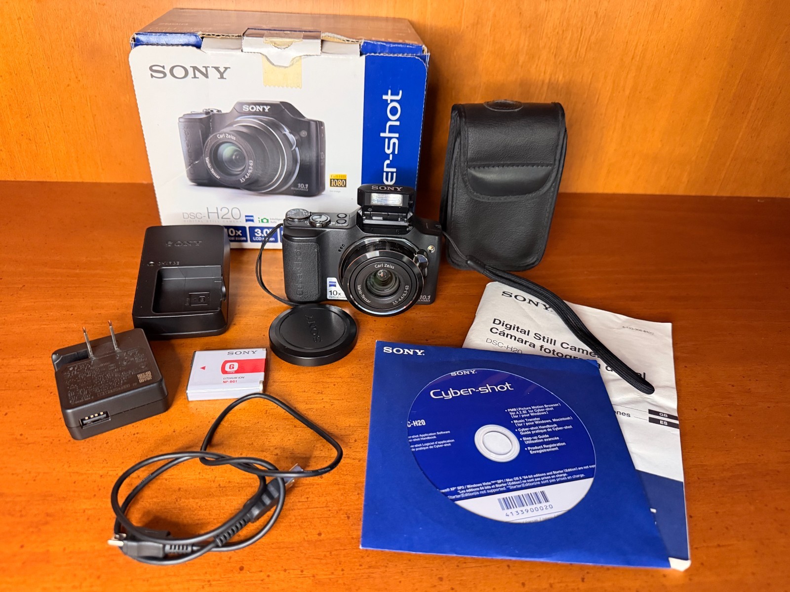 Sony Cyber-shot DSC-H20 10.1MP 10x Optical Zoom Tested Working w/ 4GB & Box