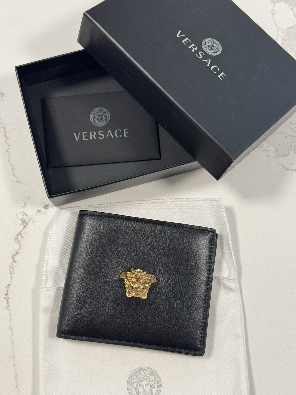 Versace La Medusa Bifold Leather Men\'s Wallet - Black Versace La Medusa Bifold Leather Men\'s Wallet - Black