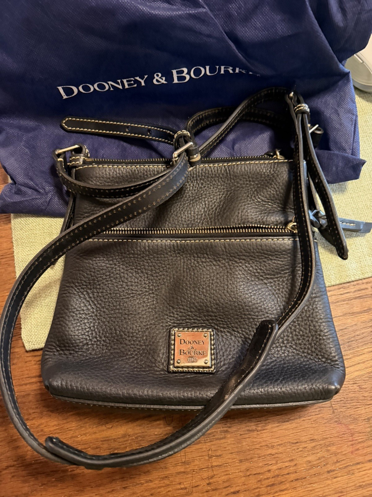 Dooney & Bourke Black Pebbled Crossbody Bag &Wallet Set Red Lining Gold Hardware Dooney & Bourke Black Pebbled Crossbody Bag &Wallet Set Red Lining Gold Hardware