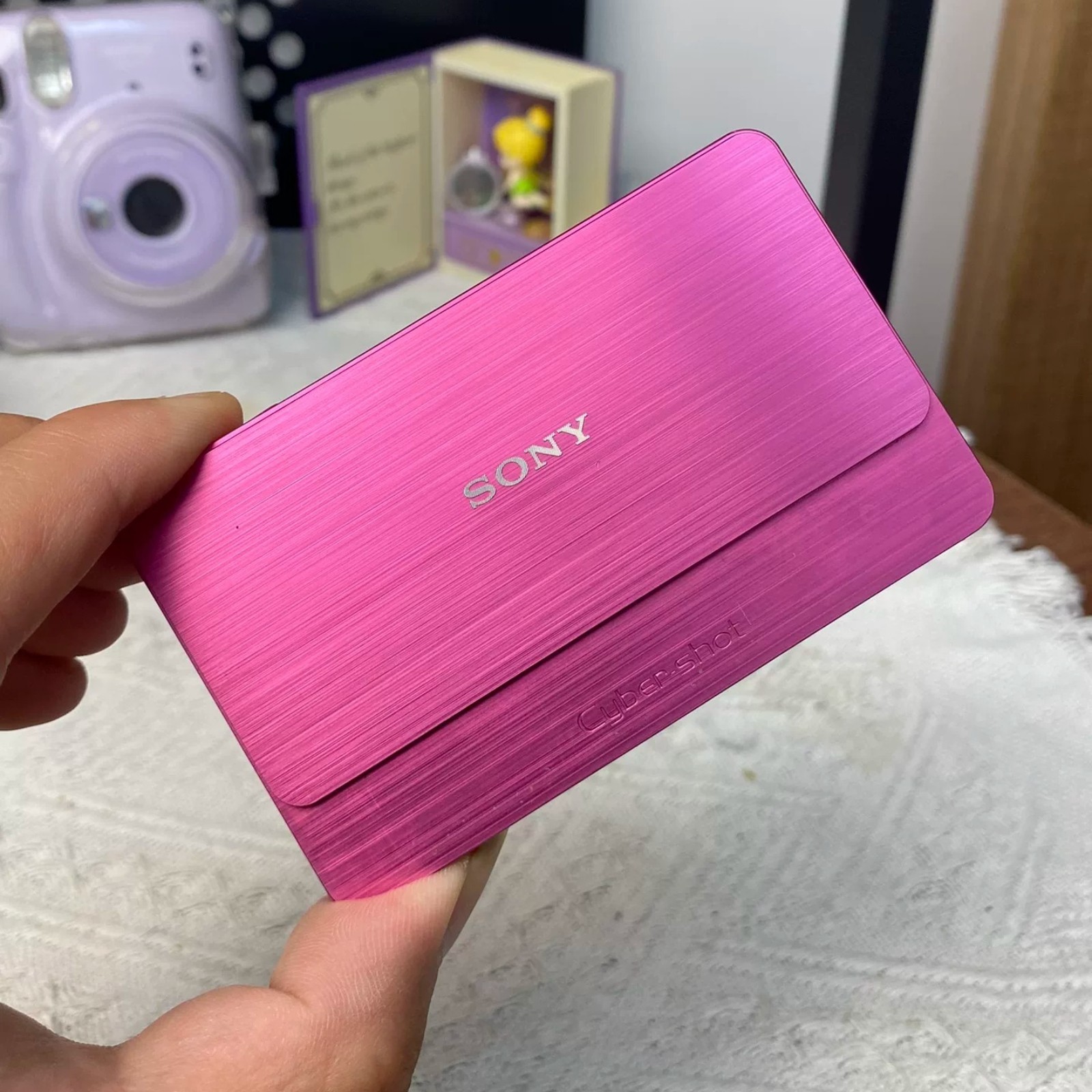 Sony Cyber-shot DSC-T700 10.1MP Digital Camera 4x Zoom Optical SteadyShot Pink Sony Cyber-shot DSC-T700 10.1MP Digital Camera 4x Zoom Optical SteadyShot Pink