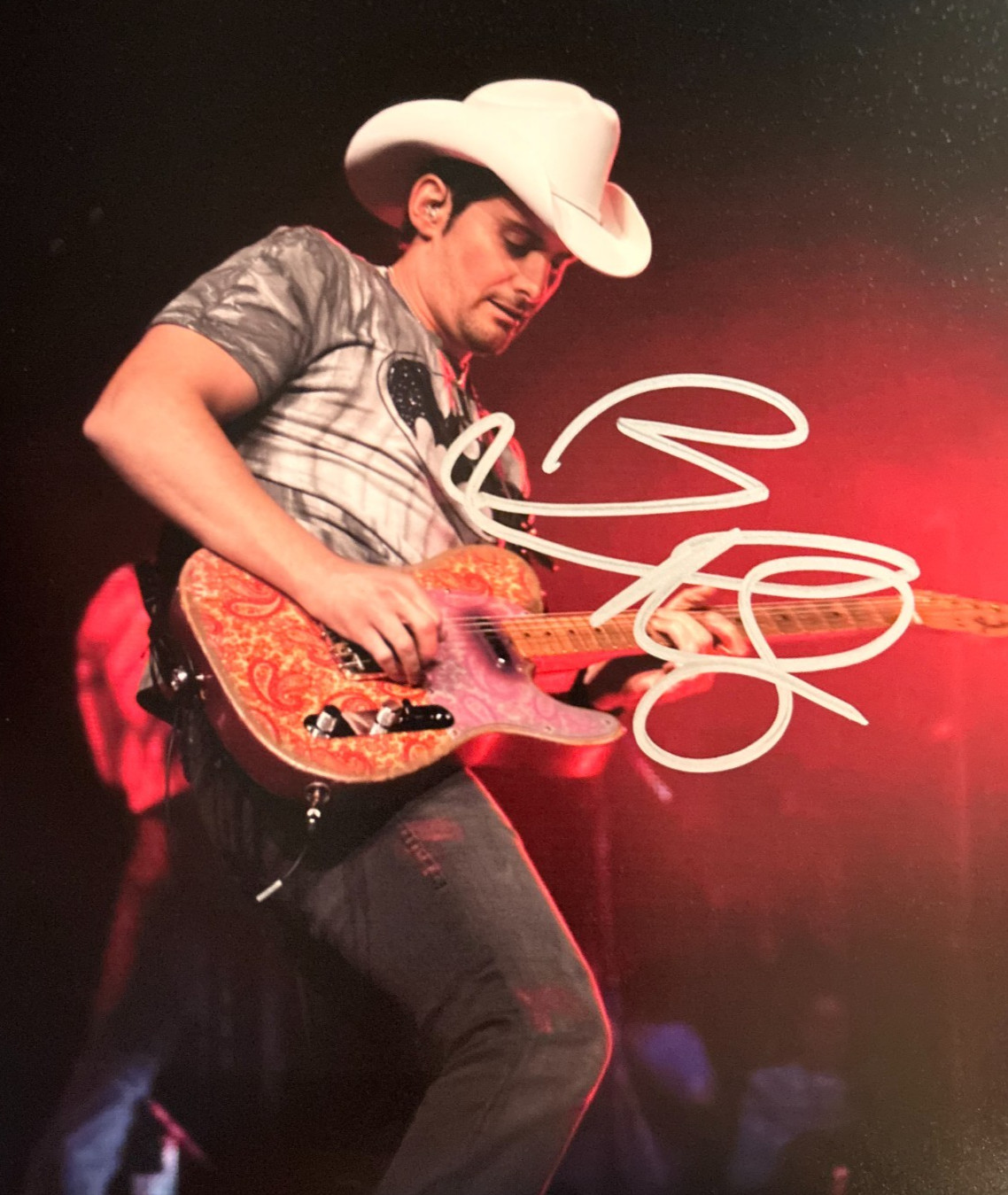 Brad Paisley Signed Original 8x10 inch Photo: Authentic Autograph GENUINE w/COA