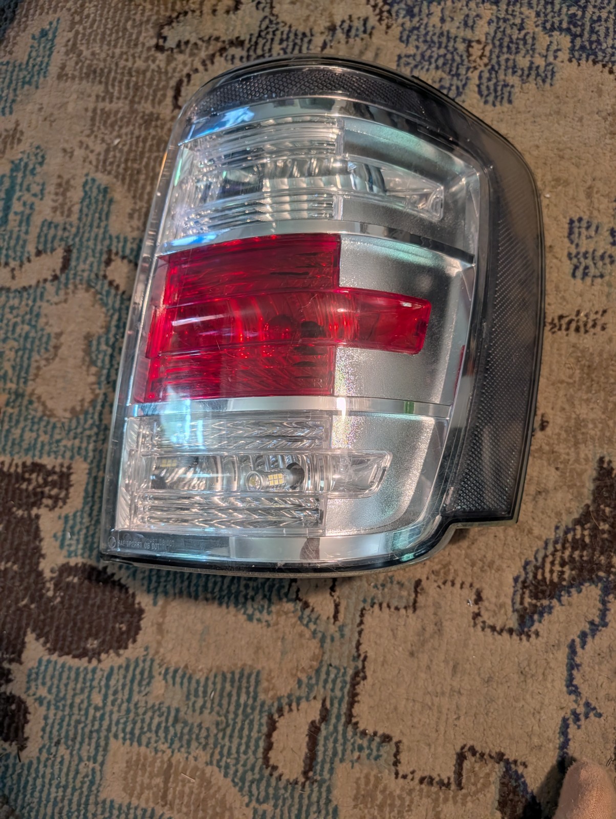 2008-2011 Mercury Mariner Tail Light Right (passenger Side) OEM, COMPLETE. 2008-2011 Mercury Mariner Tail Light Right (passenger Side) OEM, COMPLETE.