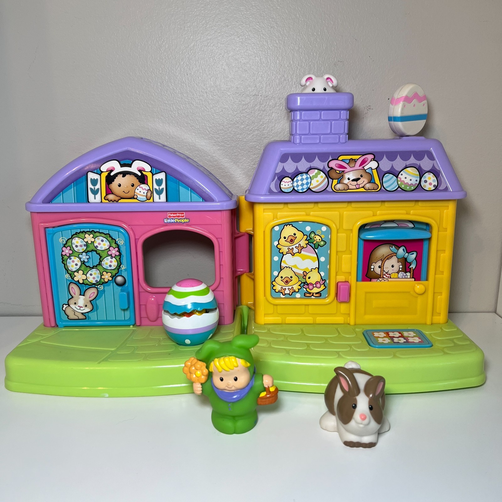 RARE Fisher Price Little People Easter House Surprise W/2 Figures - 2008 - WORKS