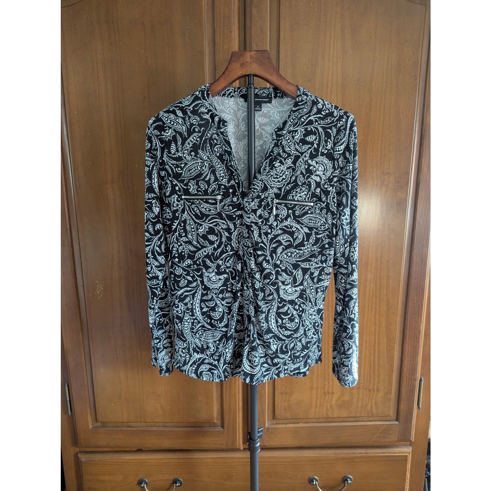 INC International Concepts Paisley V‑Neck Blouse w/ Zipper Pockets M