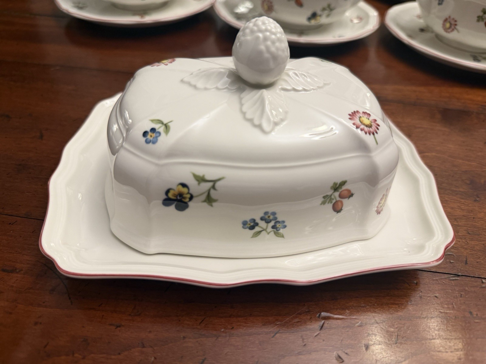 Villeroy & Boch Petite Fleur Covered Butter Dish with Lid Germany V&B RARE Villeroy & Boch Petite Fleur Covered Butter Dish with Lid Germany V&B RARE