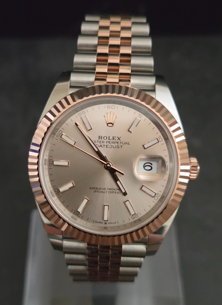 2026 UNWORN Rolex Sundust Dial Fluted Datejust 126331 Rose and Silver Jubilee
