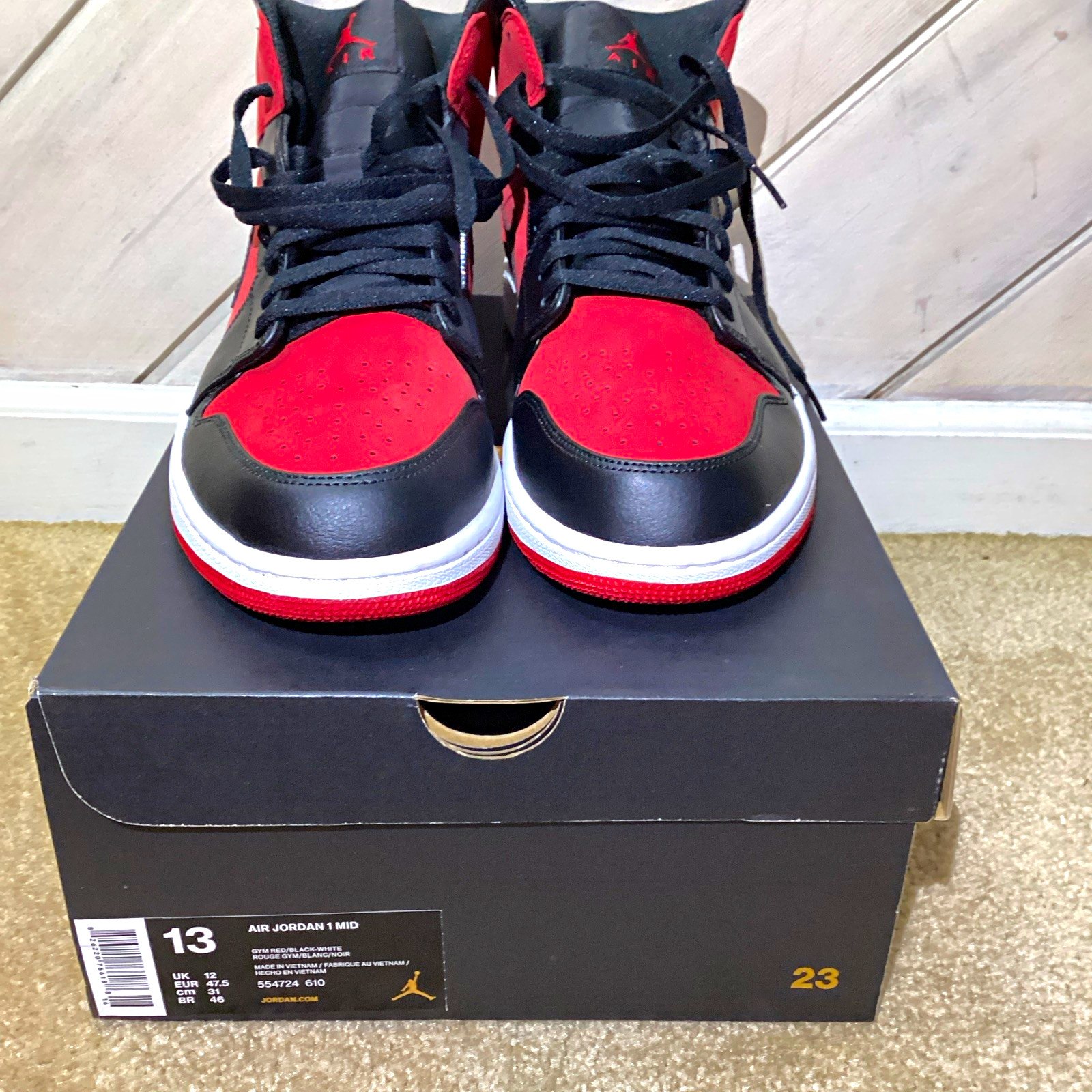 Jordan Air Jordan 1 Mid Reverse Banned Gym Red/Black-White 554724-610 Jordan Air Jordan 1 Mid Reverse Banned Gym Red/Black-White 554724-610