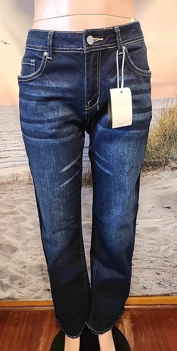NWT Flamingals Women\'s #80292 Dark Blue Jeans Size Medium. 32 Inseam NWT Flamingals Women\'s #80292 Dark Blue Jeans Size Medium. 32 Inseam