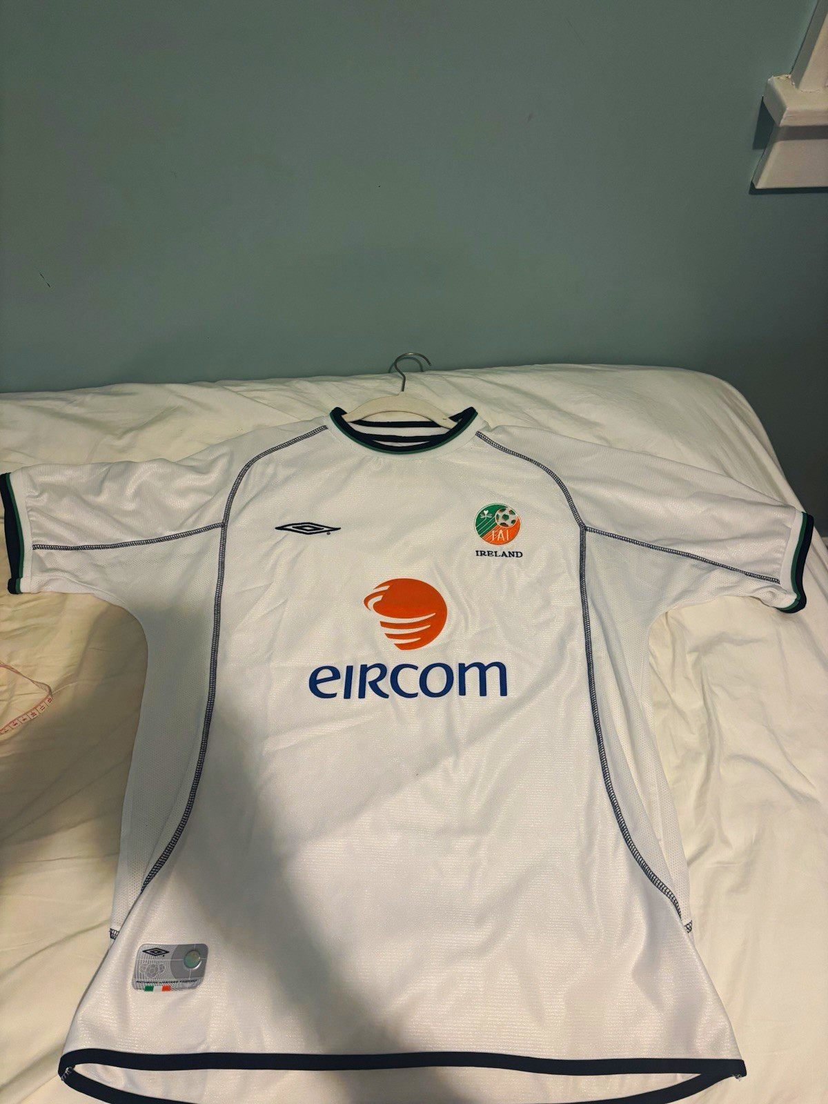Umbro Ireland Eircom Vapa-Tech Soccer Jersey Shirt Mens Size L White 2001/2002 Umbro Ireland Eircom Vapa-Tech Soccer Jersey Shirt Mens Size L White 2001/2002