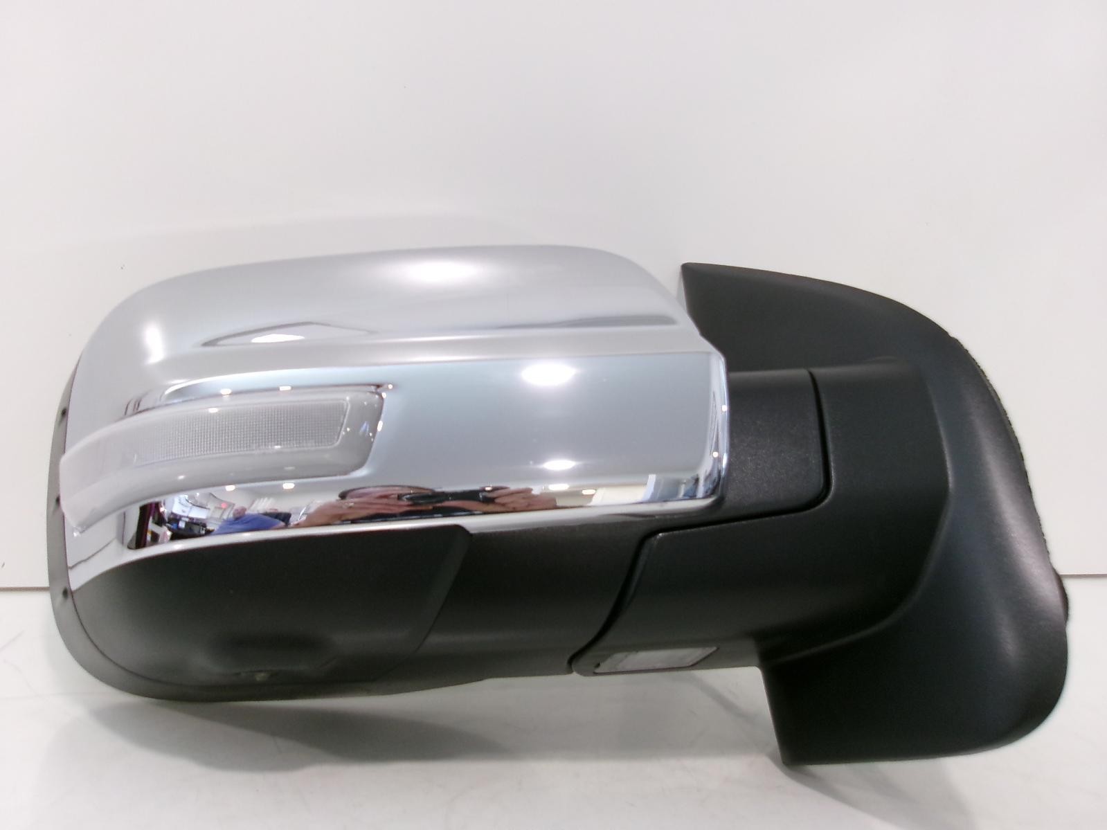 2020 - 2023 Nissan Titan Platinum Reserve Passenger Right RH Door Mirror OEM 2020 - 2023 Nissan Titan Platinum Reserve Passenger Right RH Door Mirror OEM