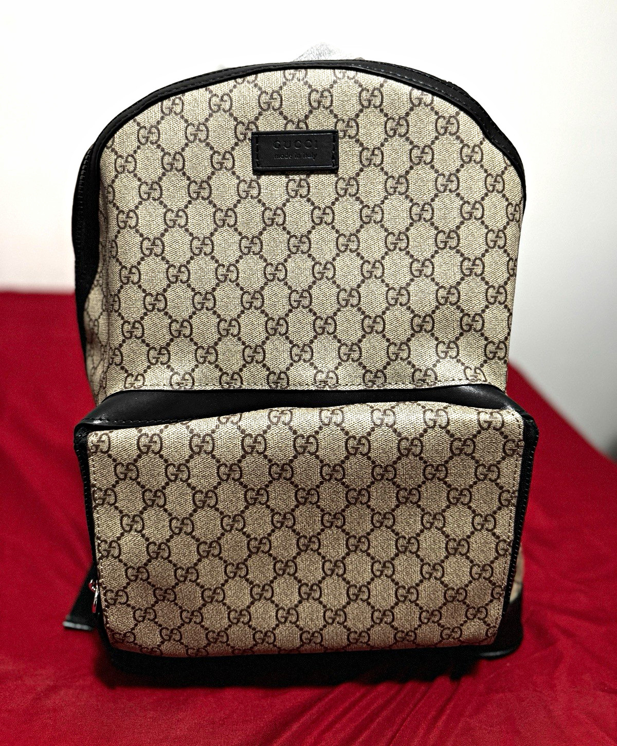 Gucci GG Monogram Women’s Backpack Beige/Black Zip Closure Black Straps Gucci GG Monogram Women’s Backpack Beige/Black Zip Closure Black Straps
