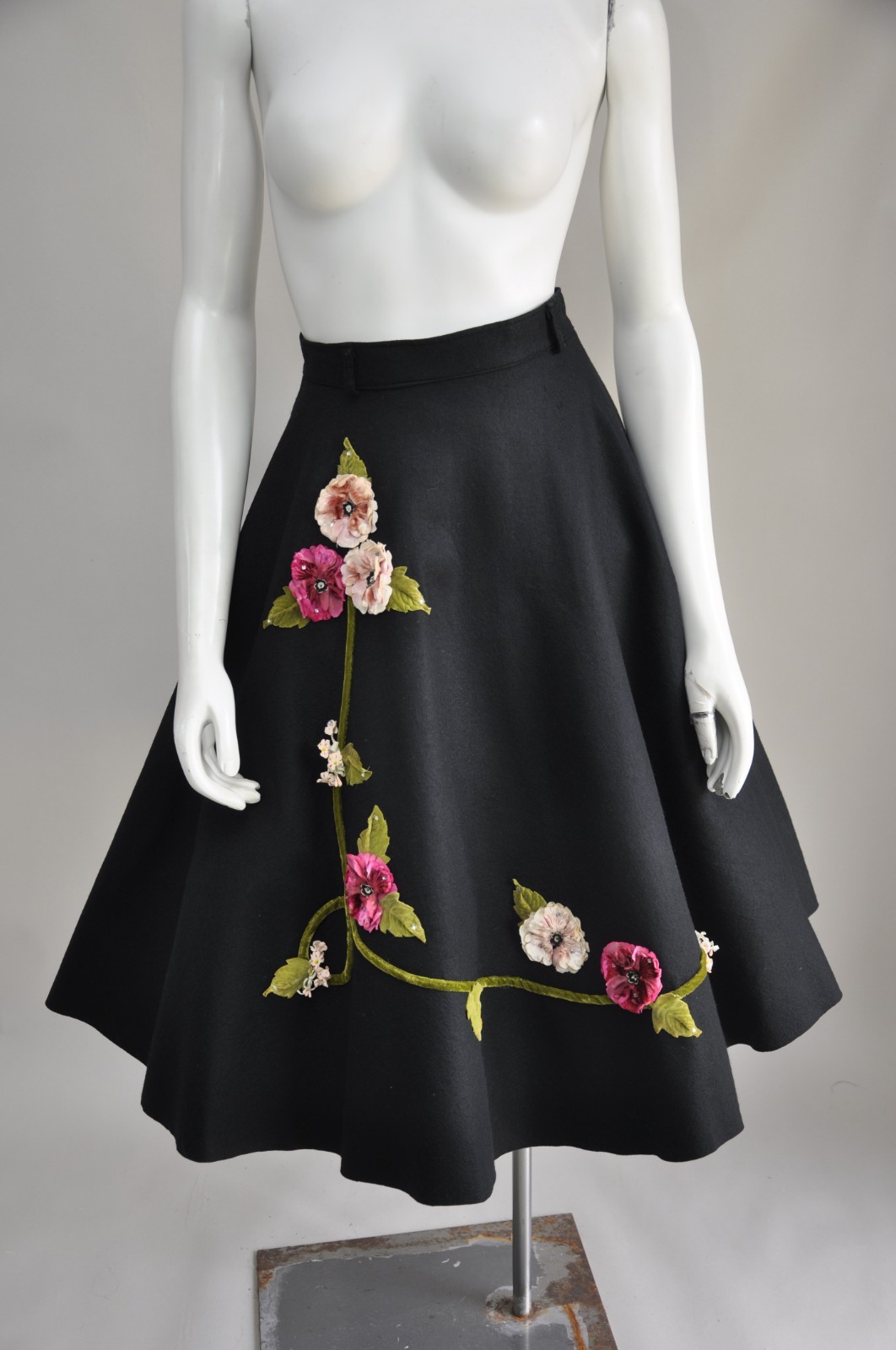 Vintage 1950s Hand Embellished Floral Black Wool Circle Skirt Fall Party XS