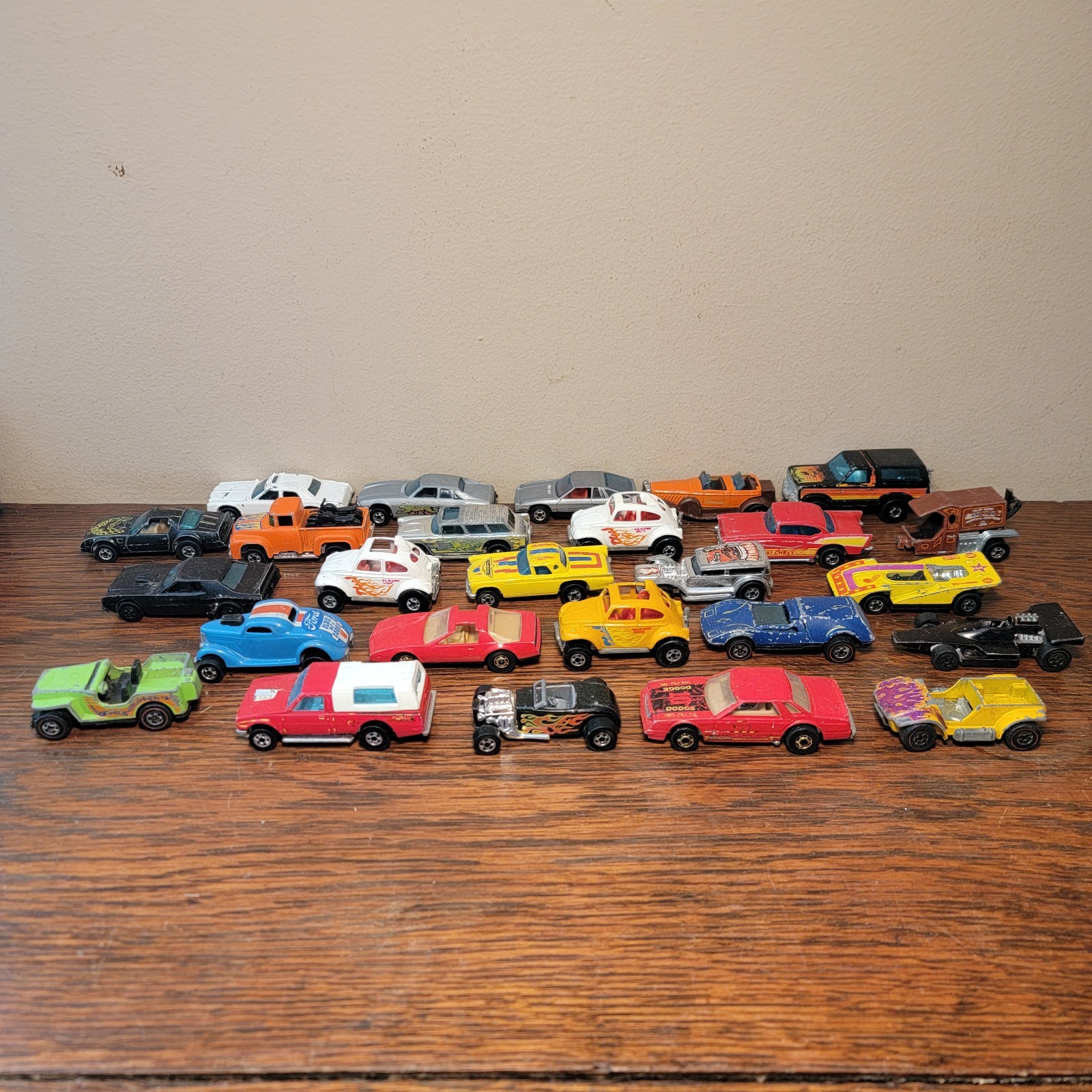 VINTAGE HOT WHEELS REDLINE And Black 