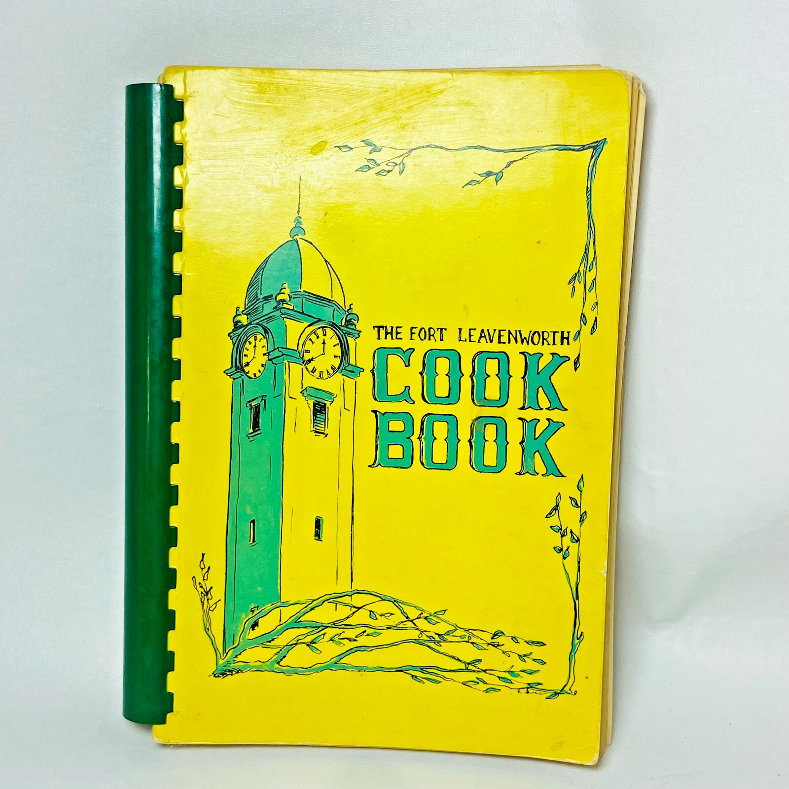 Fort Ft. Leavenworth Kansas KS Vintage 1967 Officer\'s Wives\' Club Cookbook Cook