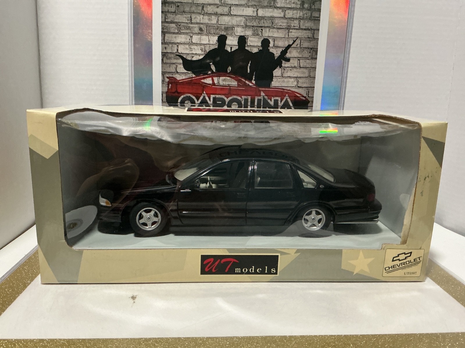 1:18 UT MODELS CHEVROLET IMPALA SS 1996 BLACK ON GRAY 1:18 UT MODELS CHEVROLET IMPALA SS 1996 BLACK ON GRAY
