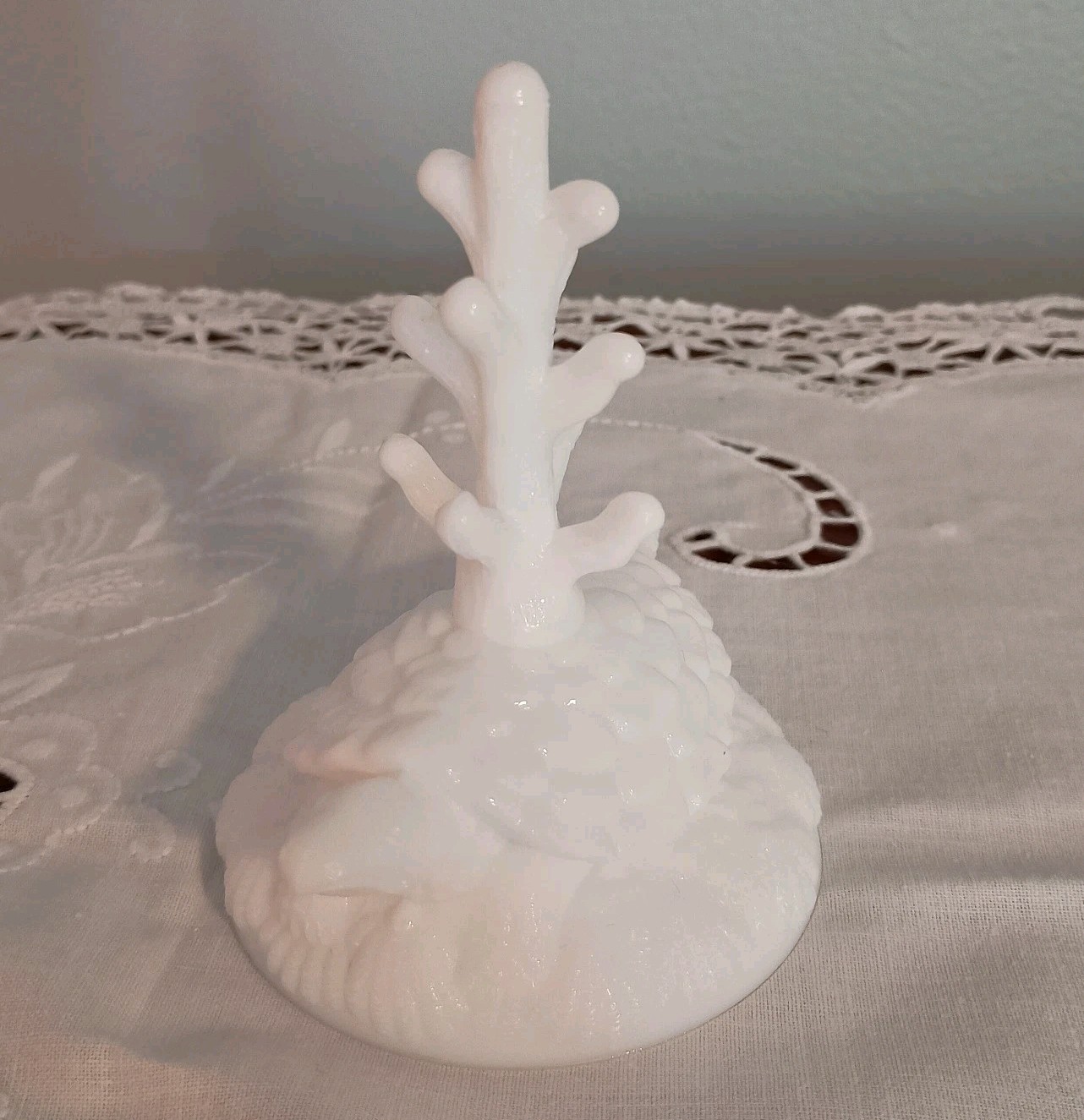 Fenton White Milk Glass Turtle Jewelry Tree Ring Holder Sea Turtle Coral Branch