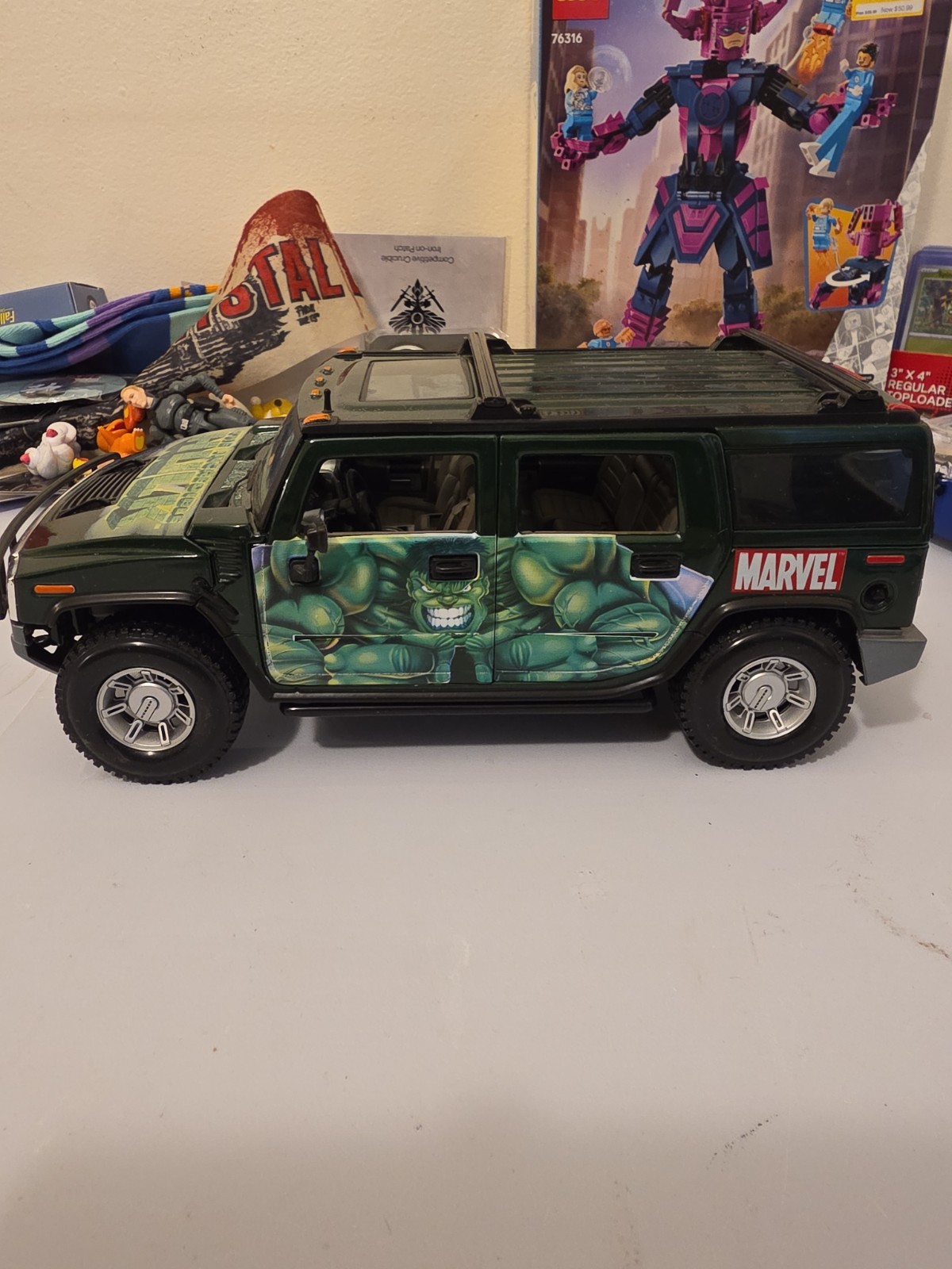 1:18 MAISTO MARVEL HULK HUMMER H2 SUV GREEN/BLACK, Light Wear On Right Door 1:18 MAISTO MARVEL HULK HUMMER H2 SUV GREEN/BLACK, Light Wear On Right Door
