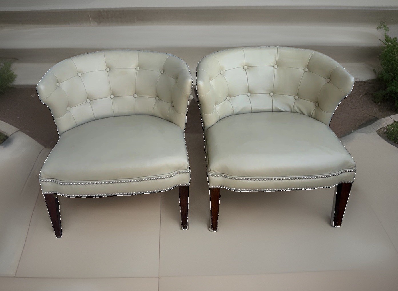 Set of 2 Beige Leather Upholstered Barrel Accent Chairs w/ Arms Nailhead Set of 2 Beige Leather Upholstered Barrel Accent Chairs w/ Arms Nailhead
