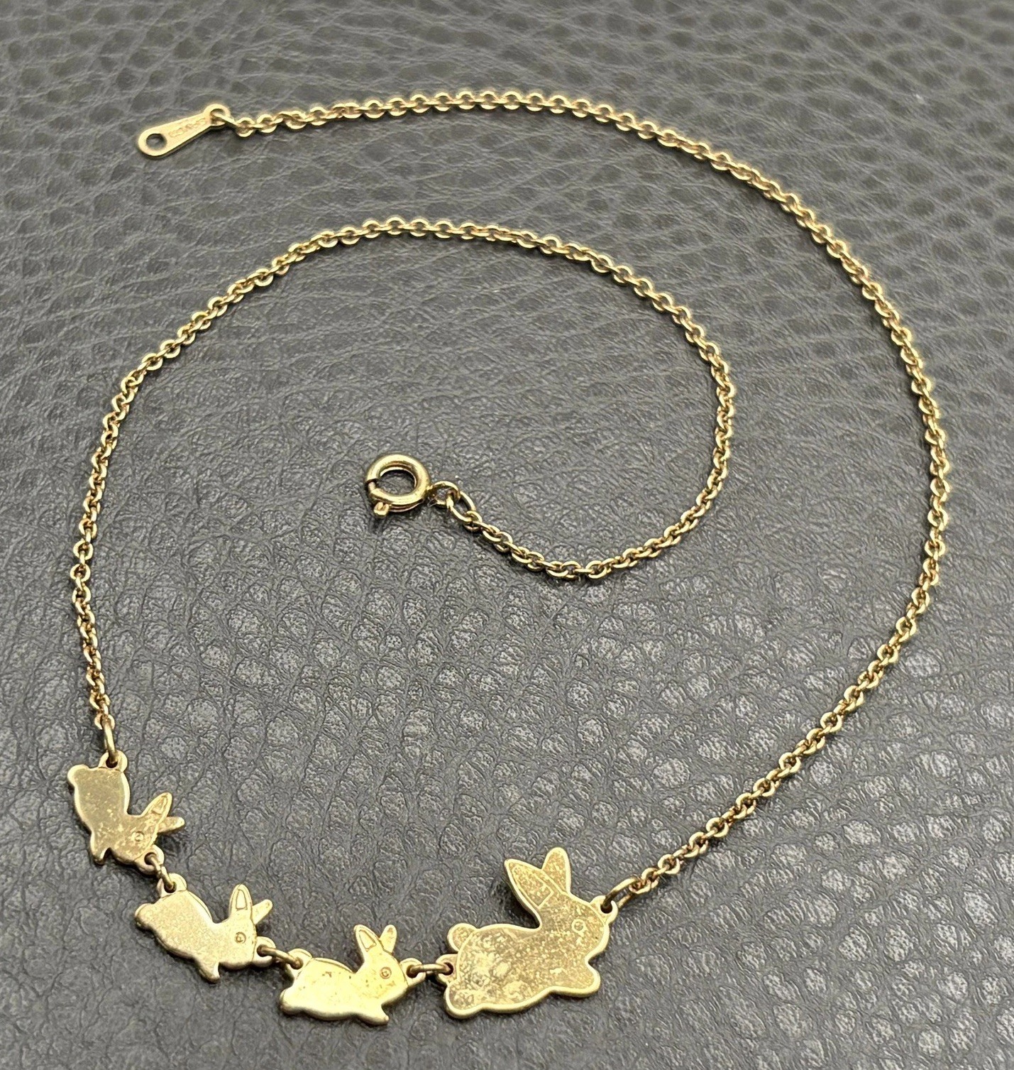 Avon Vintage Rare Family Of Bunnies Mom And Babies Bunny Necklace Gold Tone 15”