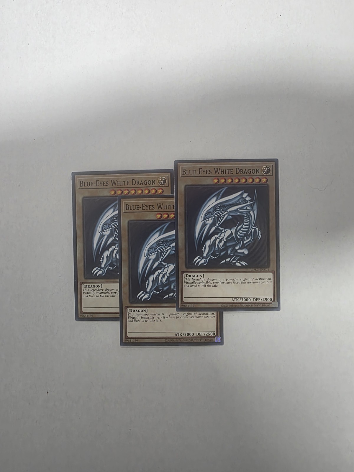 YUGIOH: 3x Blue-eyes White Dragon ORIGINAL ART SDK NM CLASSIC LDK2-ENK01 Playset YUGIOH: 3x Blue-eyes White Dragon ORIGINAL ART SDK NM CLASSIC LDK2-ENK01 Playset