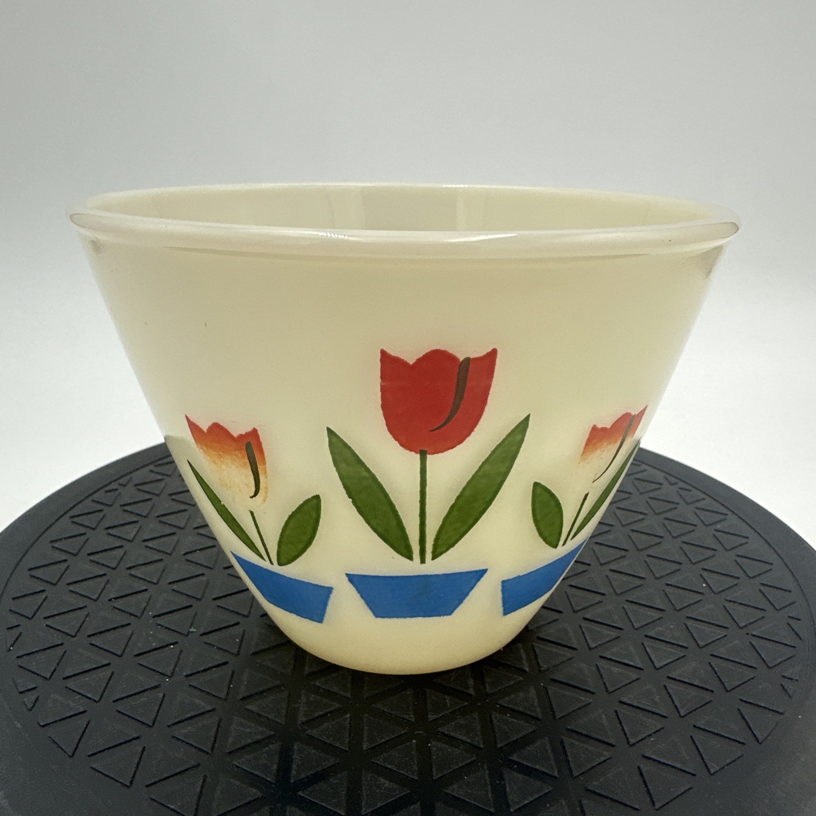 VTG Fire King Oven Ware Tulips on Ivory 4\