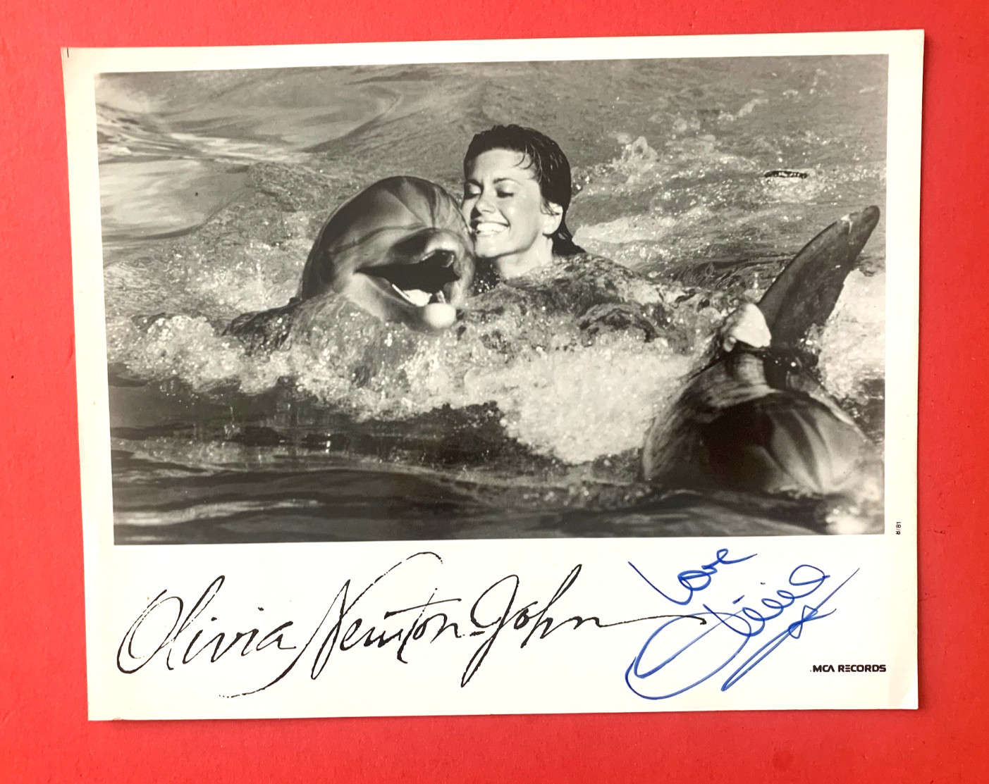 Olivia Newton-John Hand Signed Vintage Physical 1980\'s 8 x 10 Publicity Photo